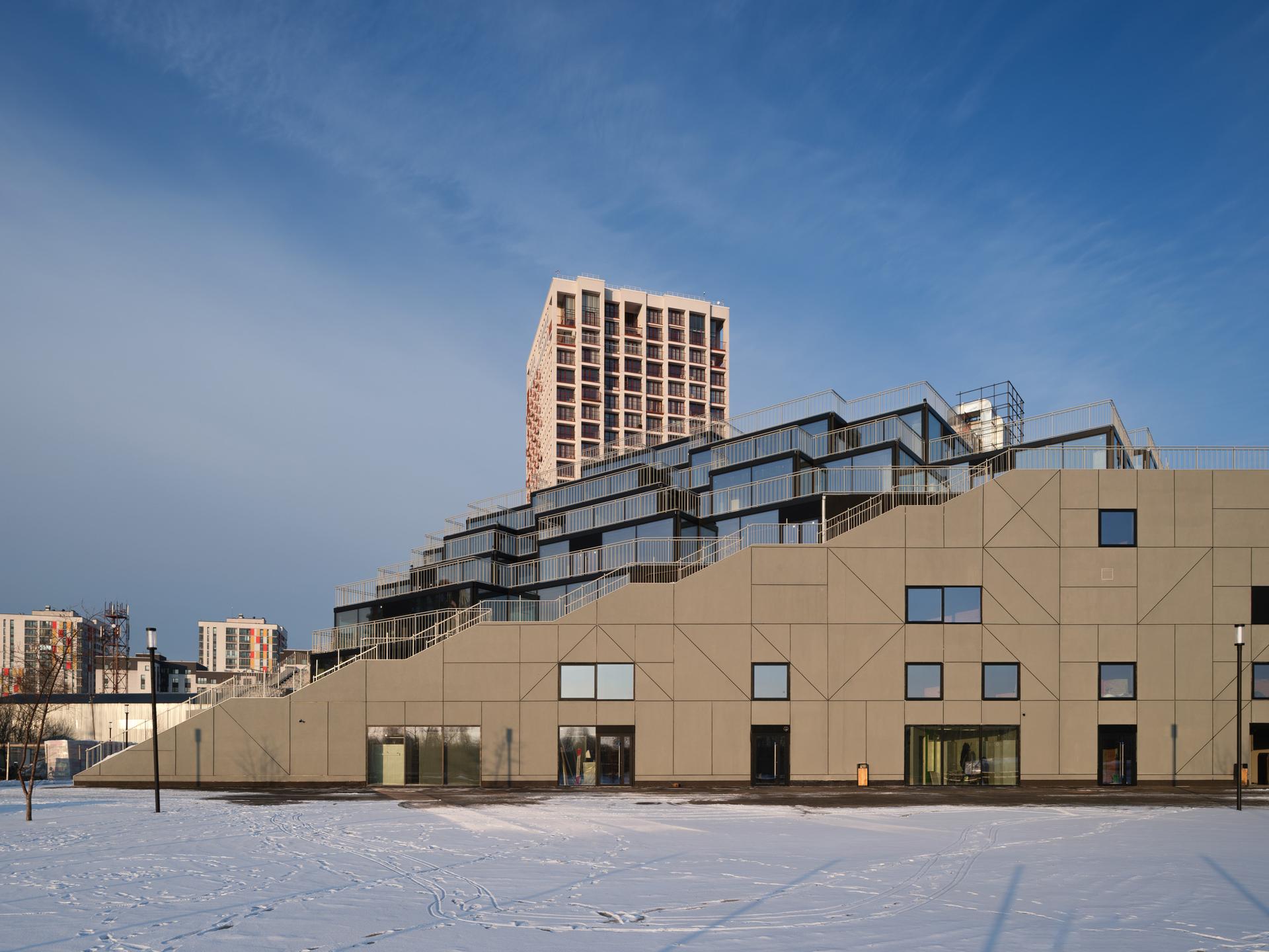 Multifunctional community center based on parking in the "European Riverfront" - image 10