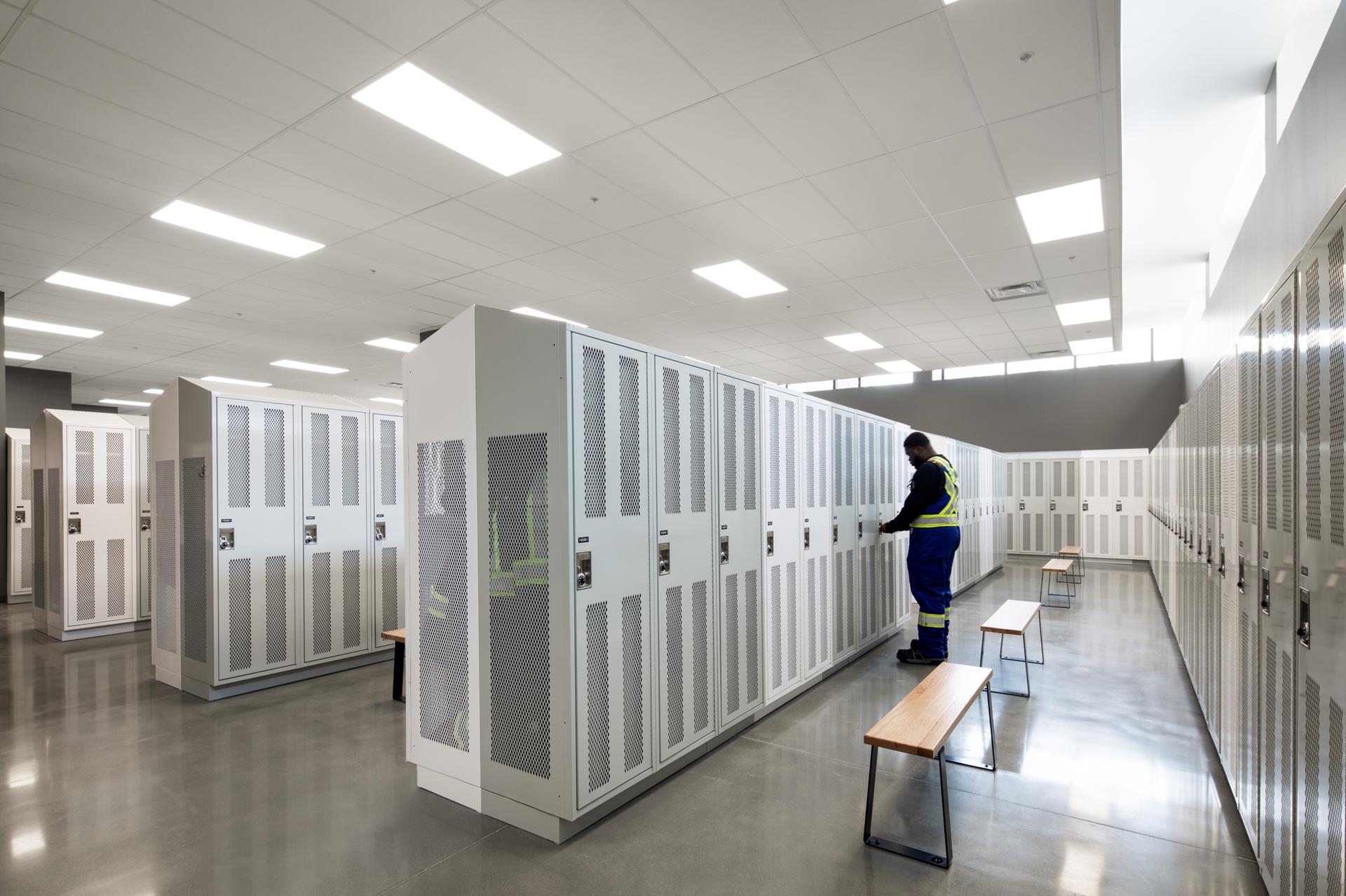 METRO Distribution Centre - image 21