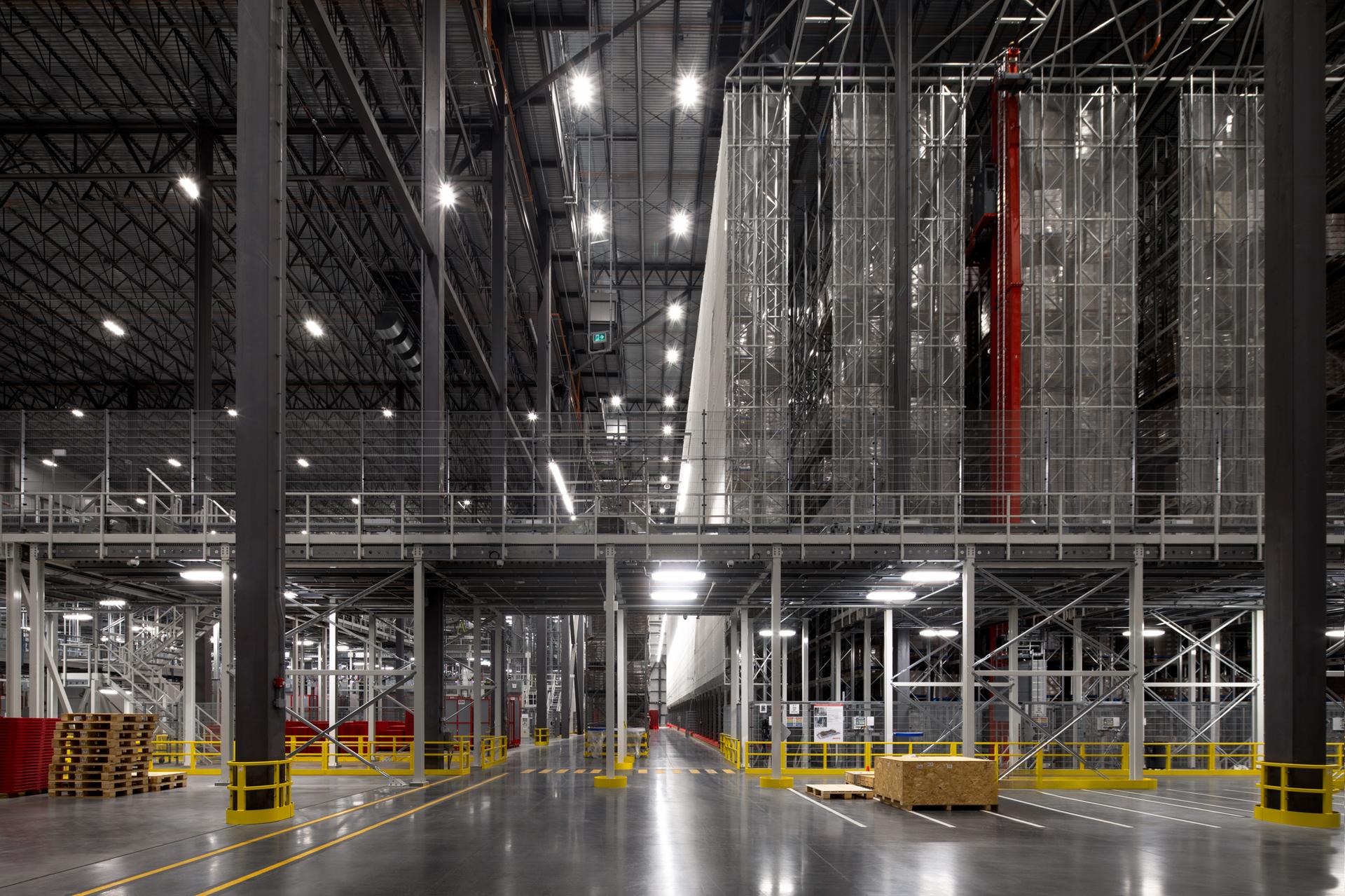 METRO Distribution Centre - image 23