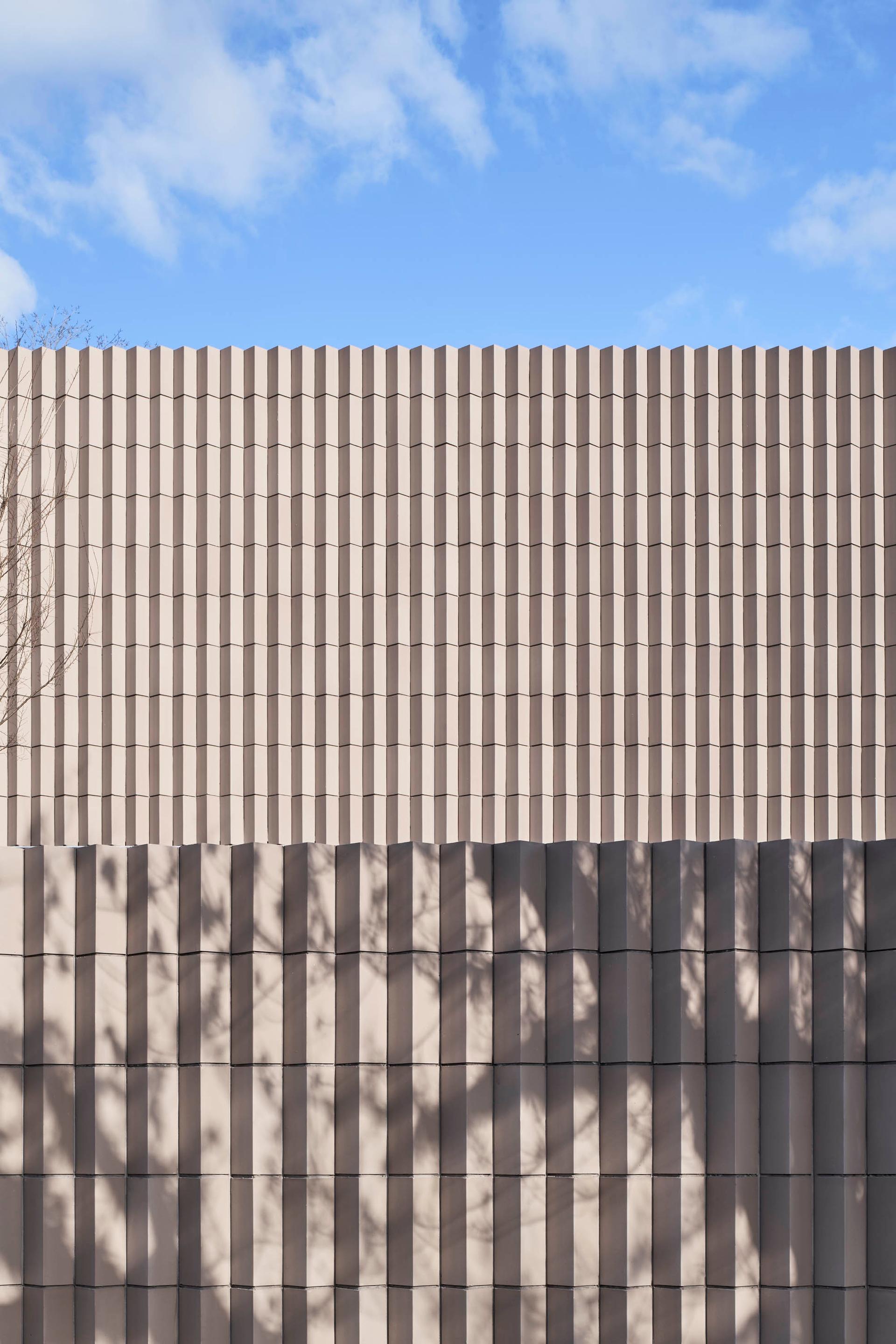 Peak House - image 4