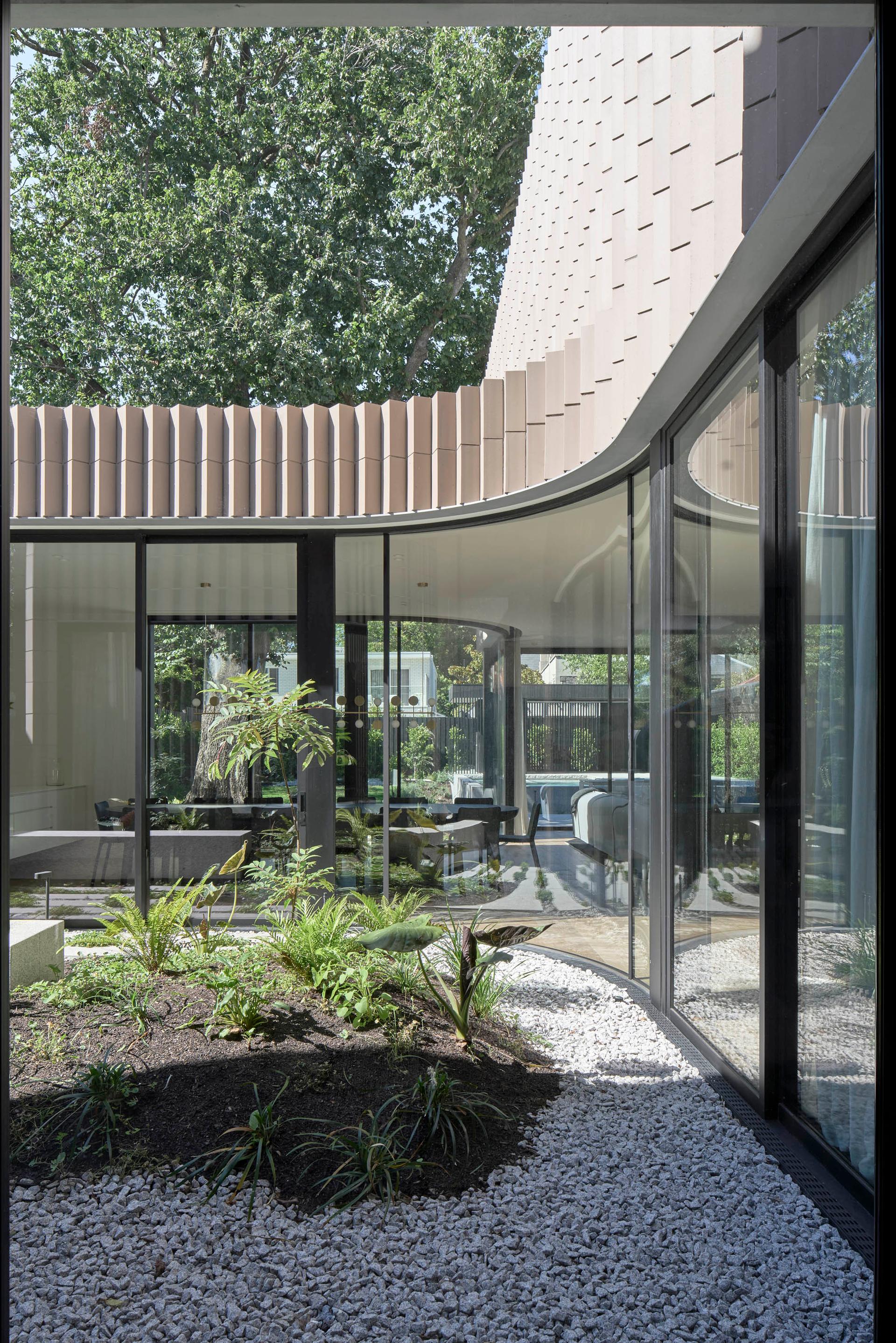 Peak House - image 8
