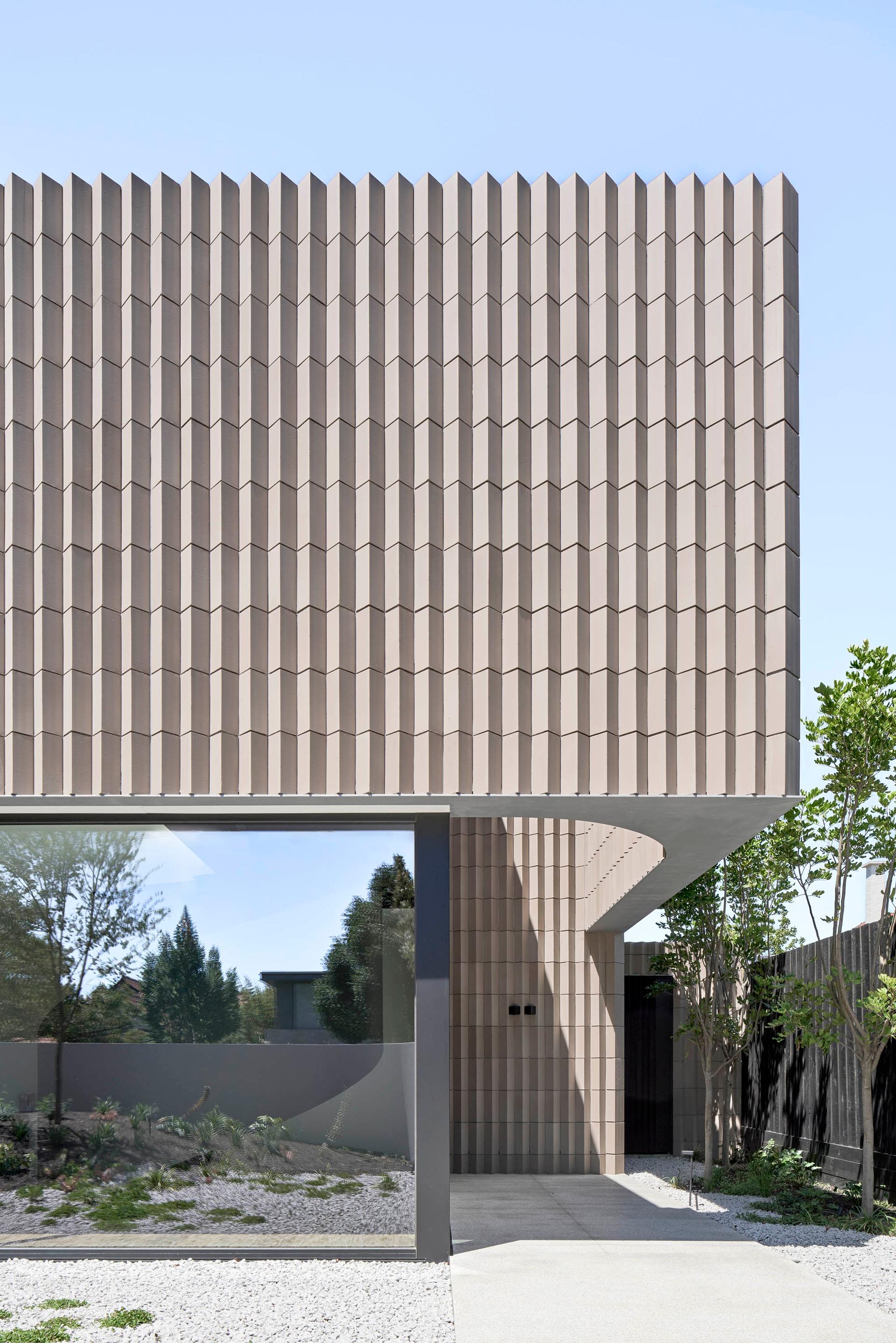Peak House - image 2