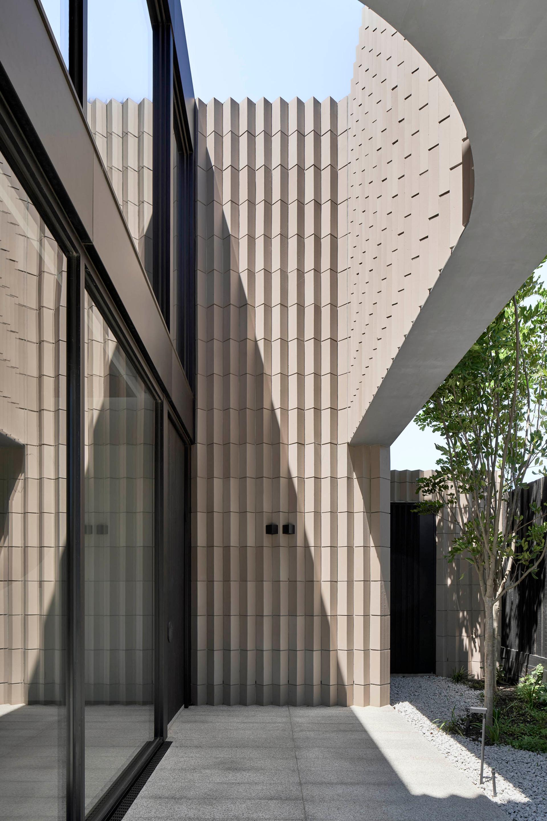 Peak House - image 5