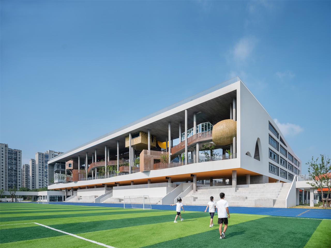 Huizhen High School - image 3