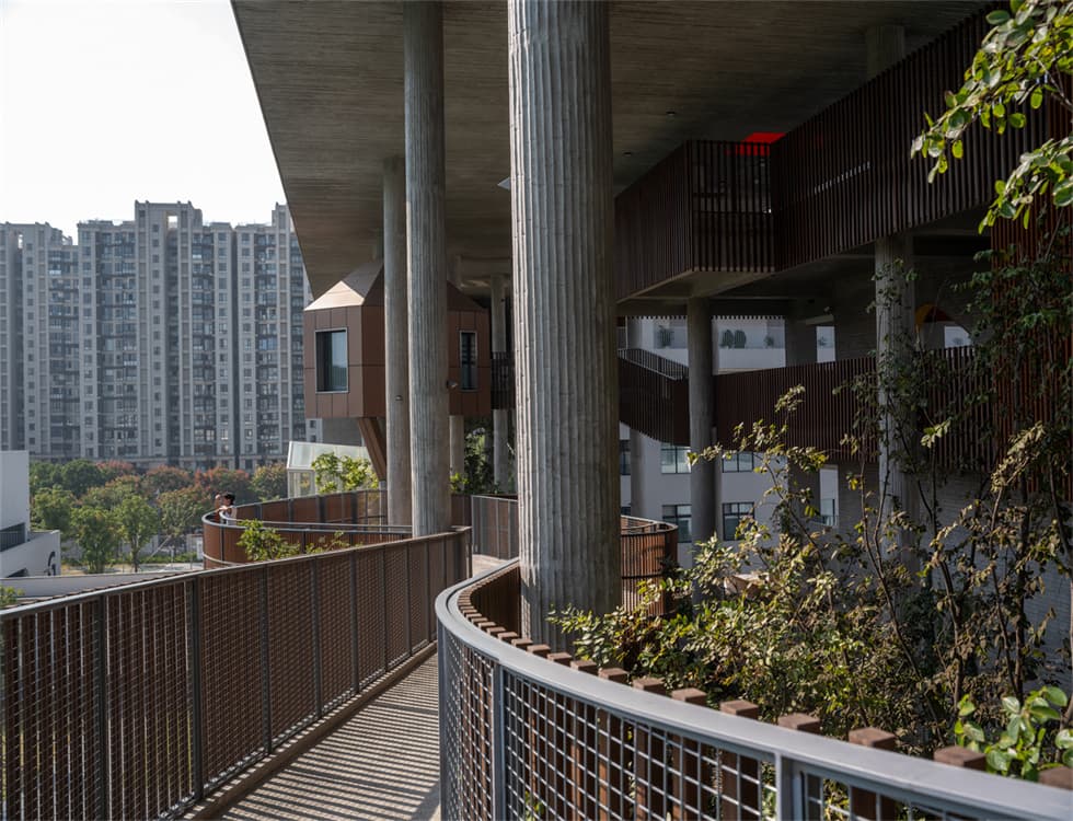 Huizhen High School - image 6