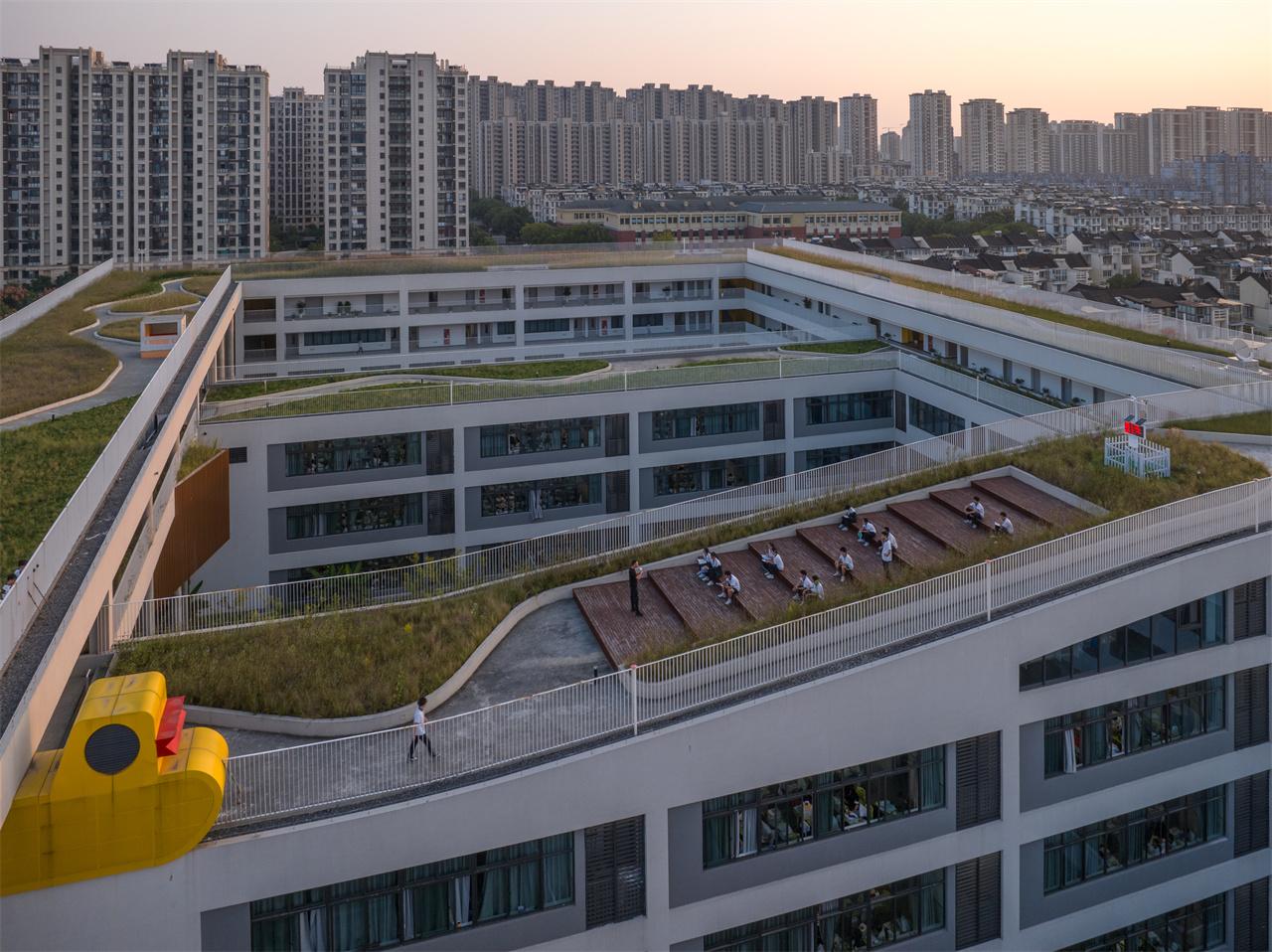 Huizhen High School - image 10