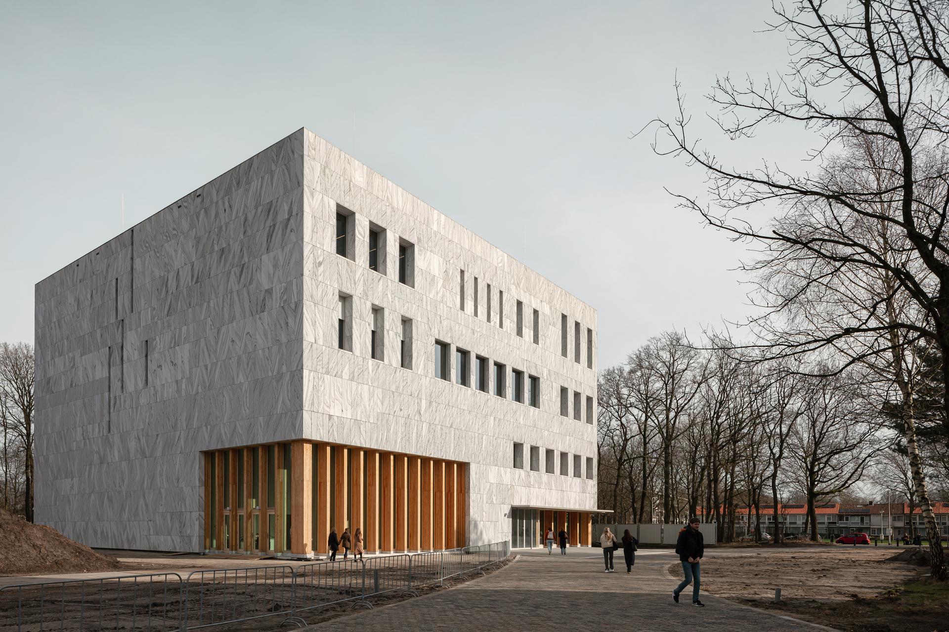 Marga Klompé Building - image 3