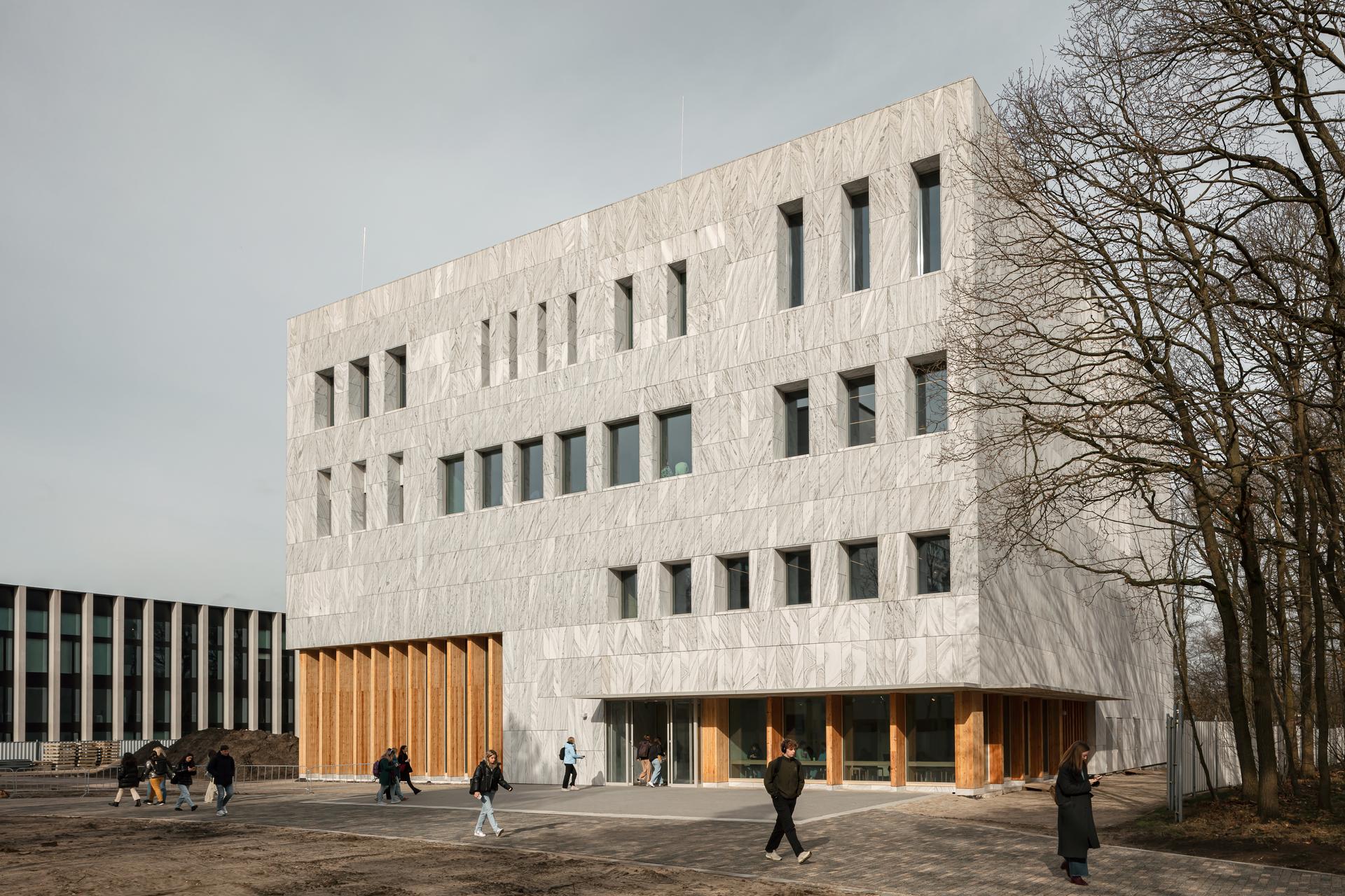 Marga Klompé Building - image 4