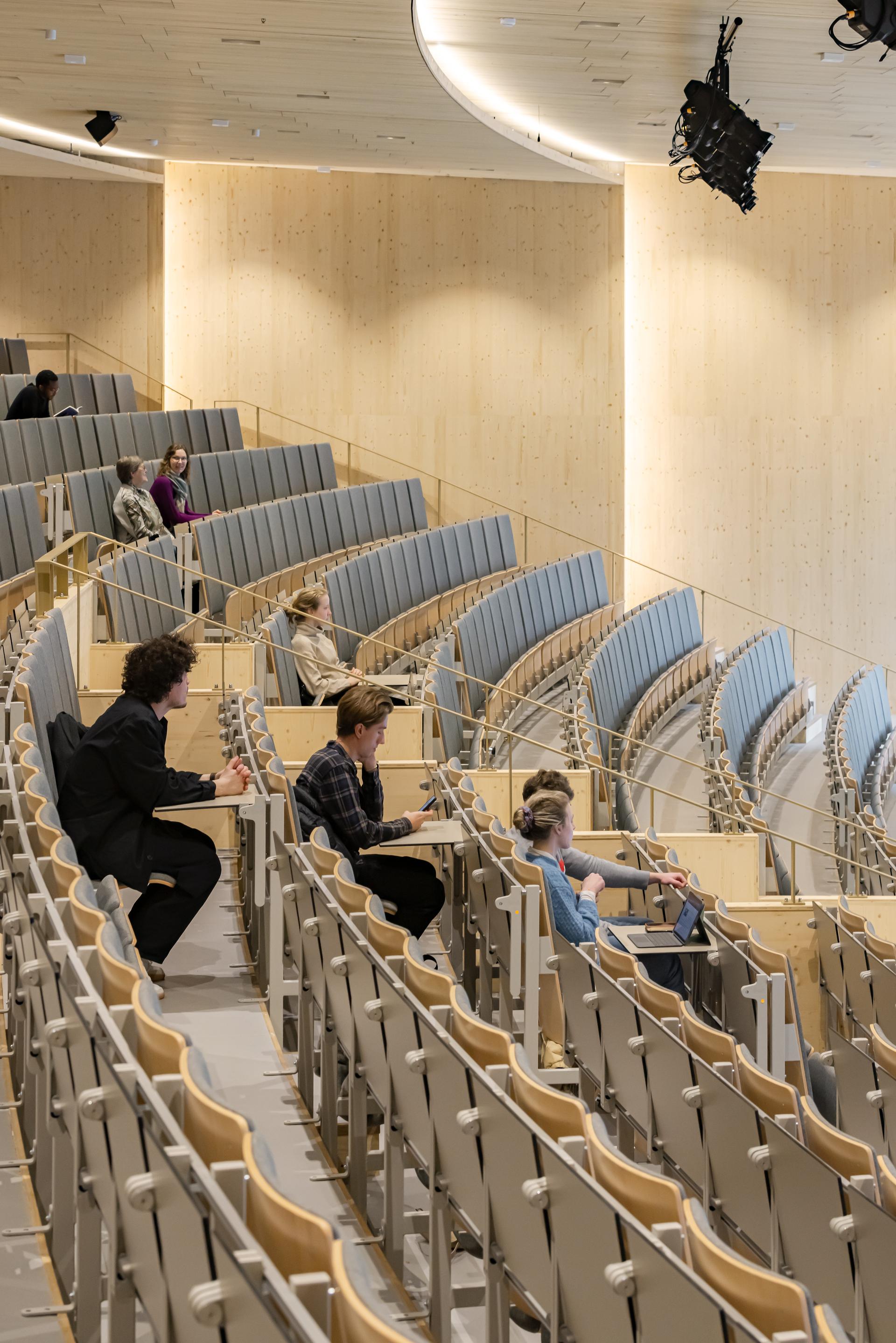 Marga Klompé Building - image 14