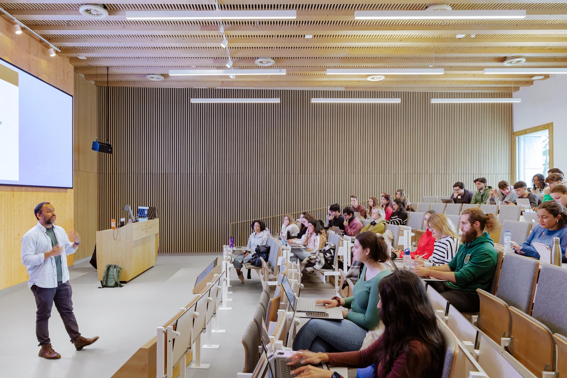 Marga Klompé Building - image 24