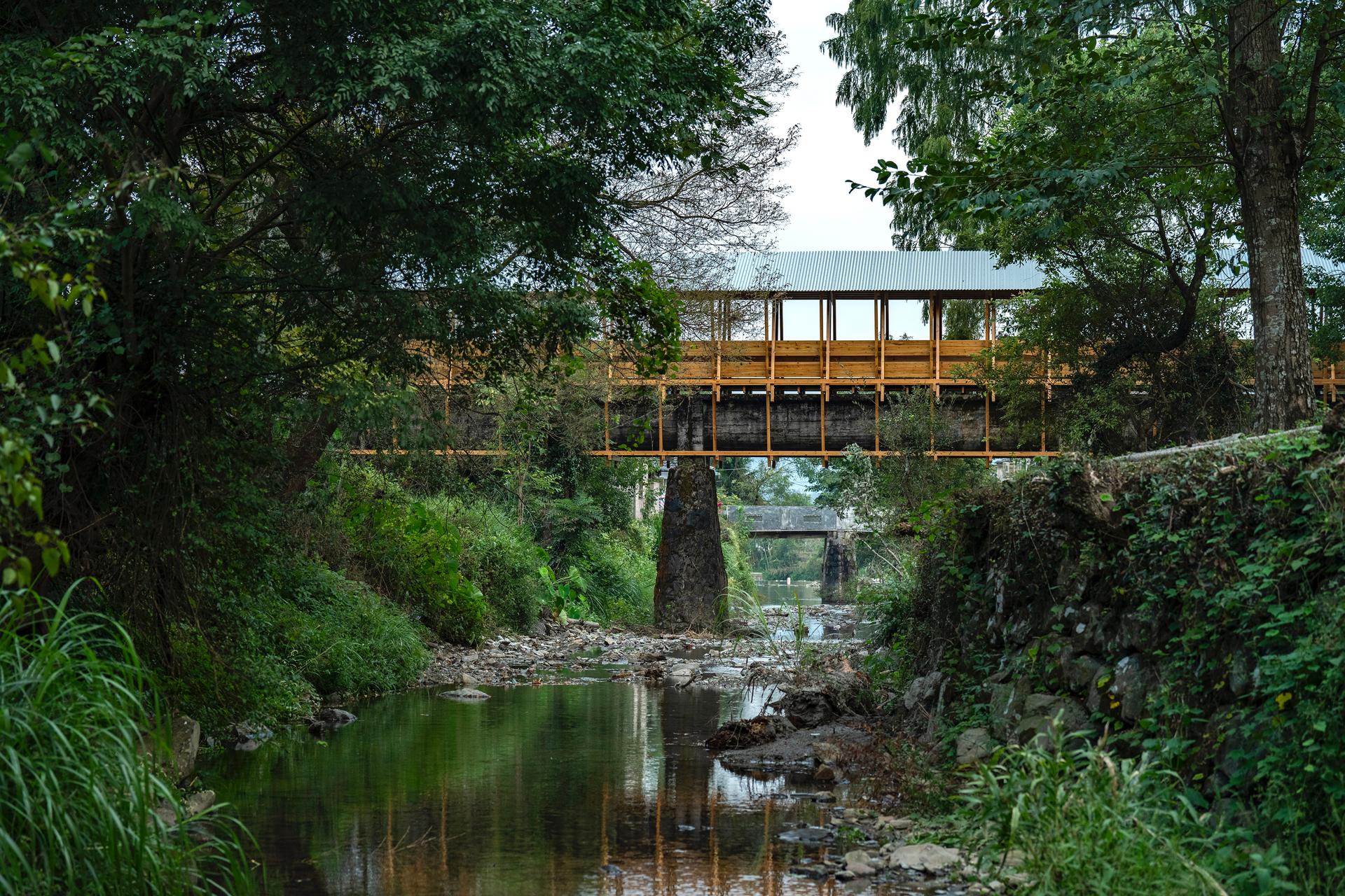 FW JI·Covered Bridge on Aqueduct