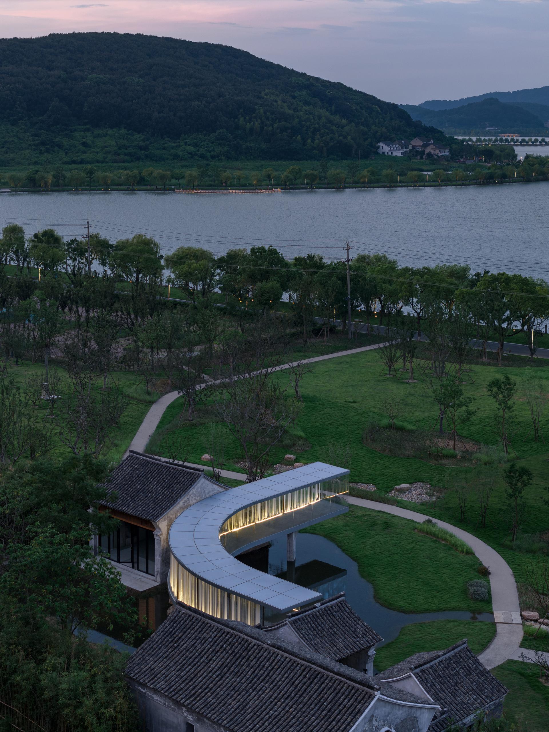 Lakeside Teahouse - image 3