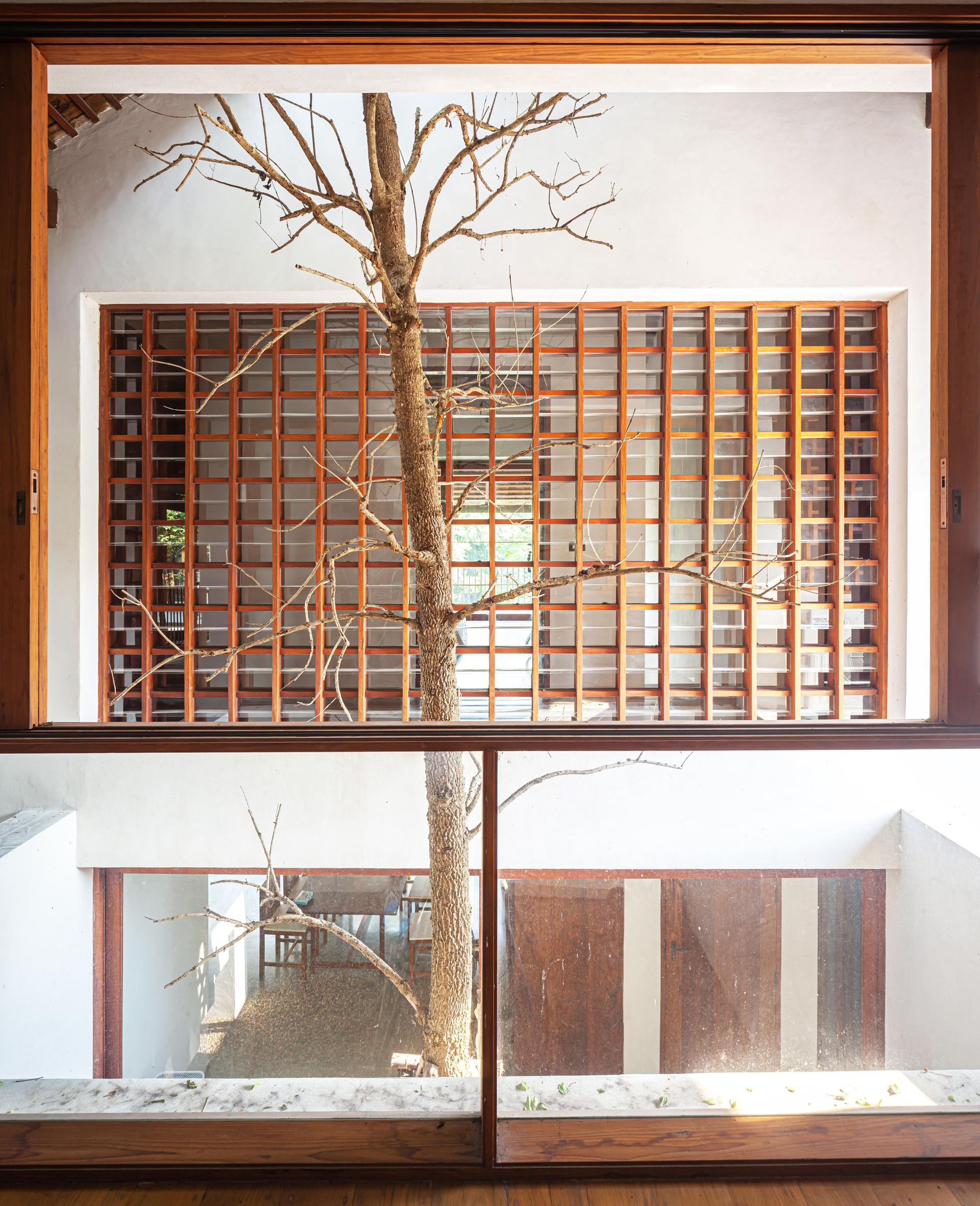 Seen House - image 2