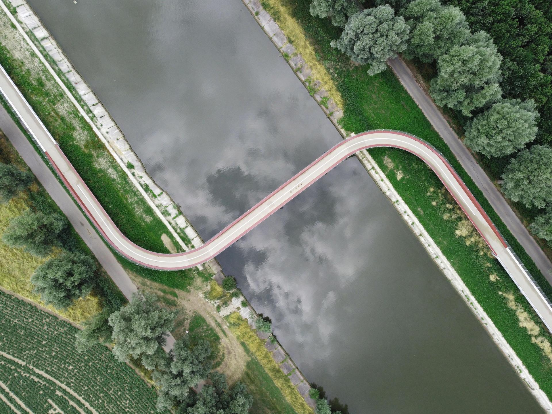 Vlasbrug bicycle bridge - image 2
