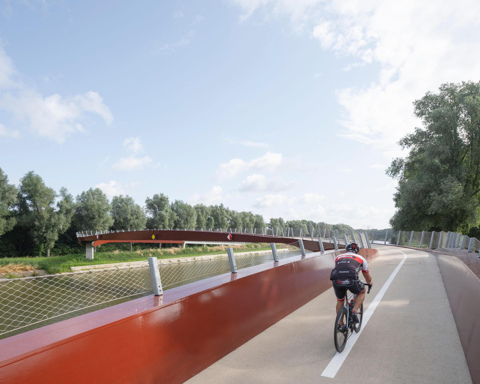 Vlasbrug bicycle bridge - image 4