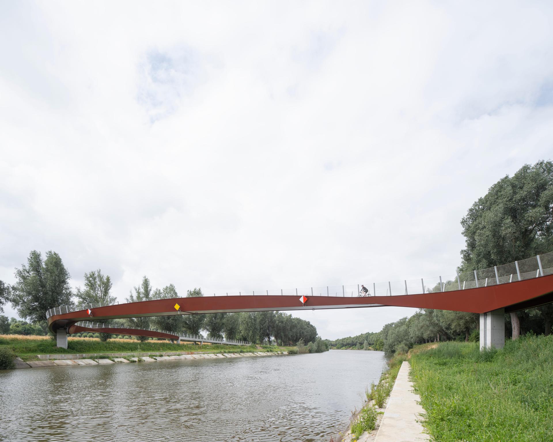 Vlasbrug bicycle bridge - image 6
