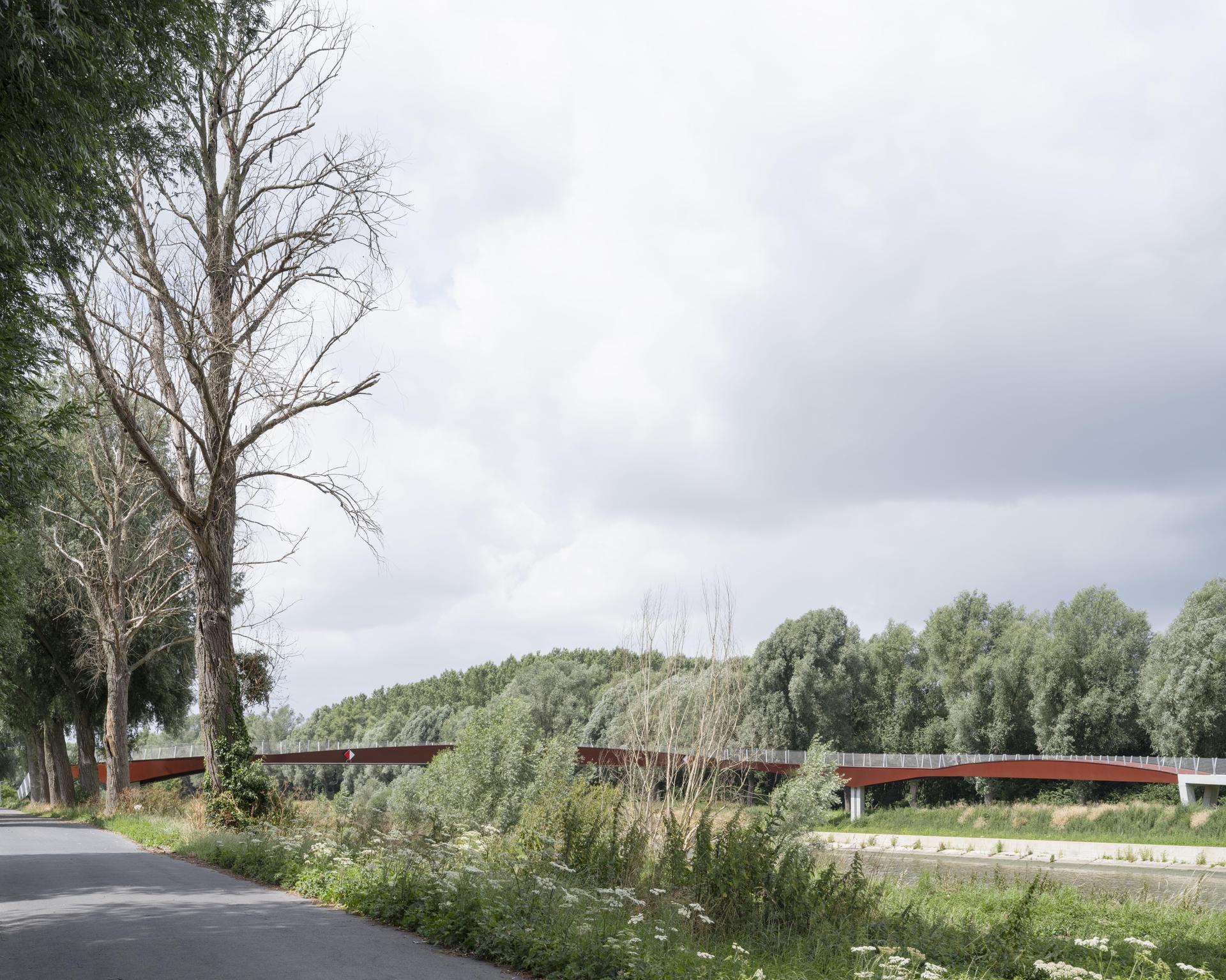 Vlasbrug bicycle bridge - image 12