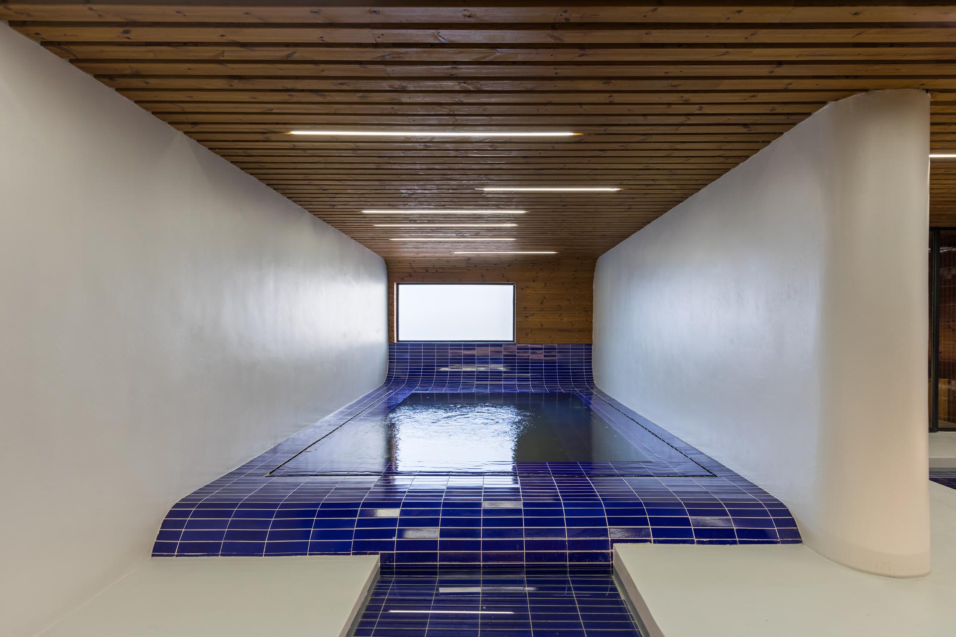 The Blue Line Apartment - image 3