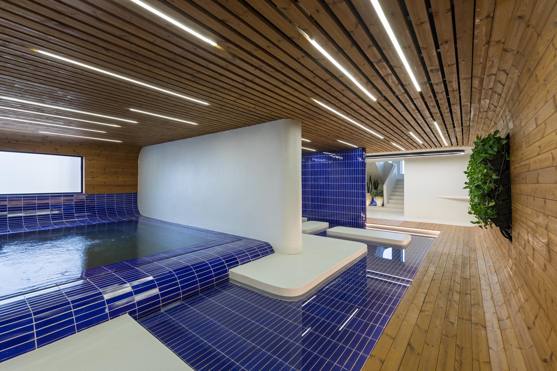 The Blue Line Apartment - image 6