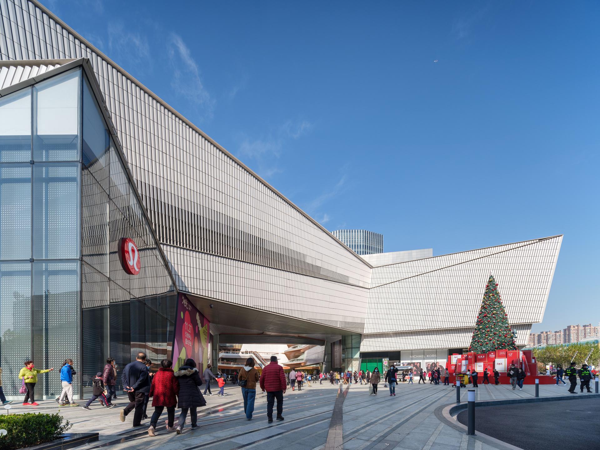 Shanghai jiuguang center - image 4