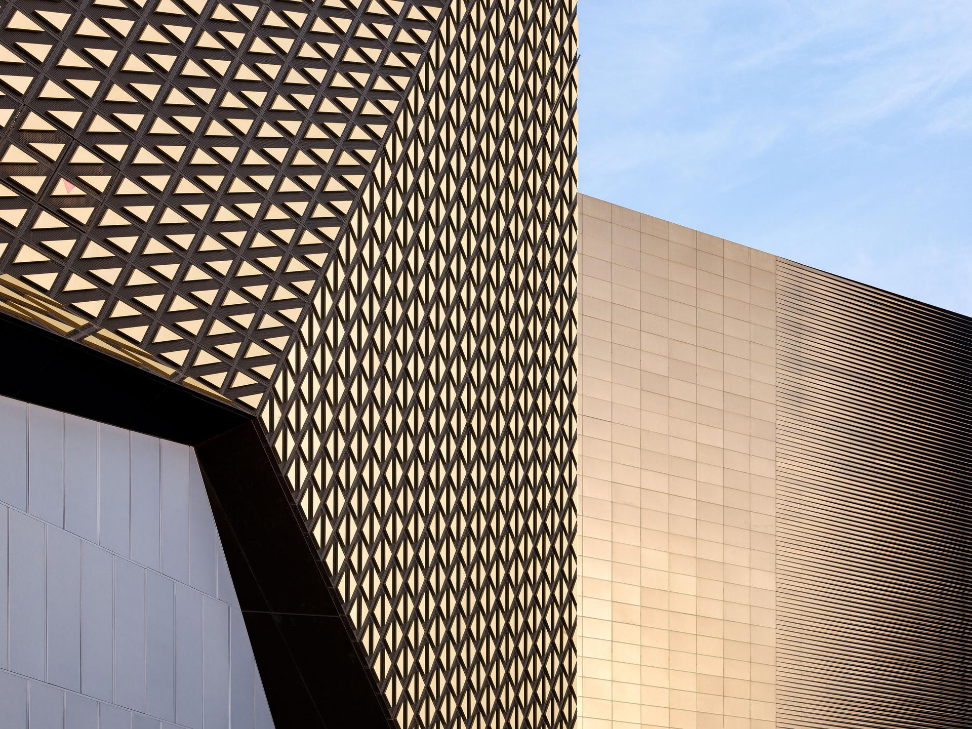 Shanghai jiuguang center - image 2