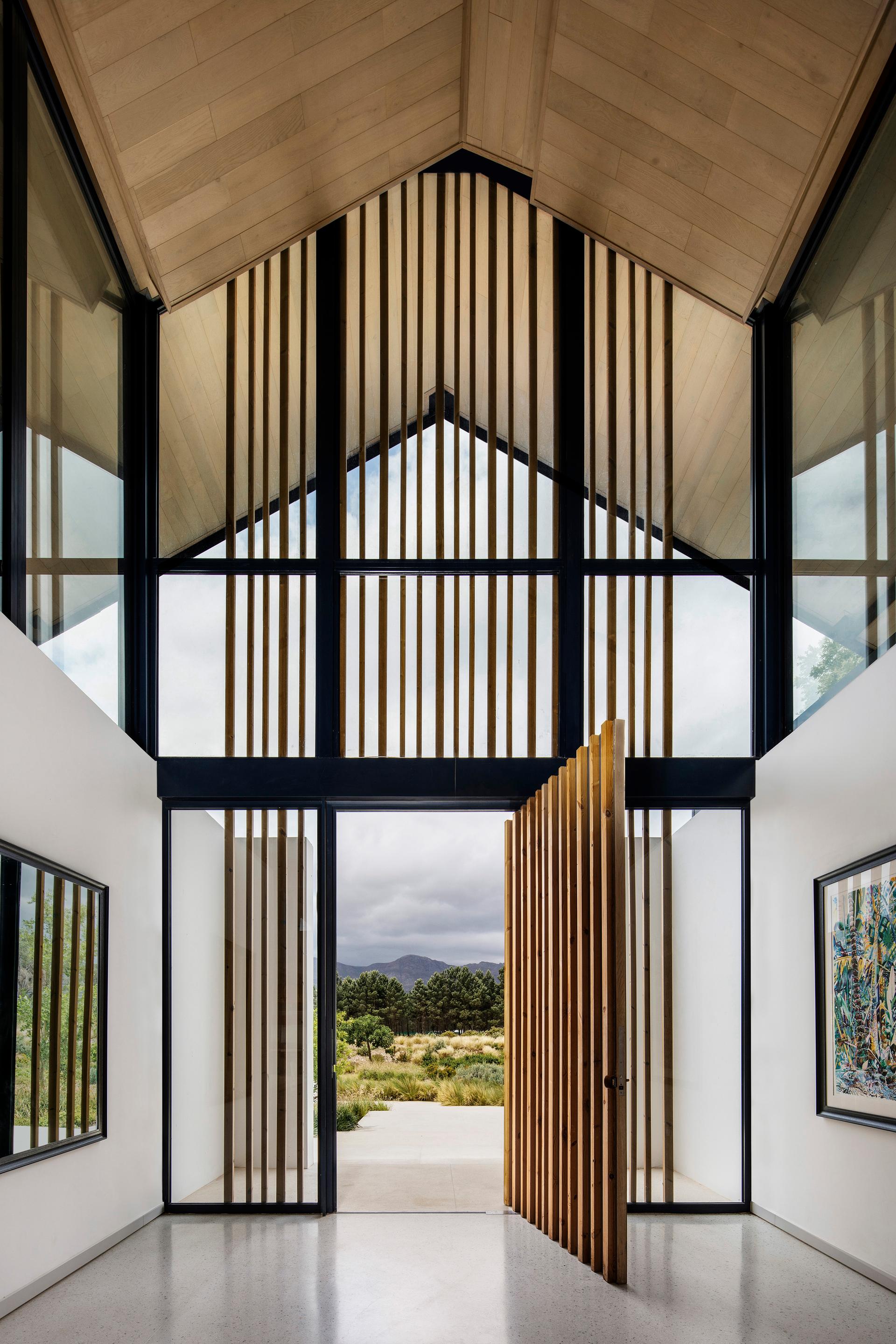 Winelands Villa - image 3