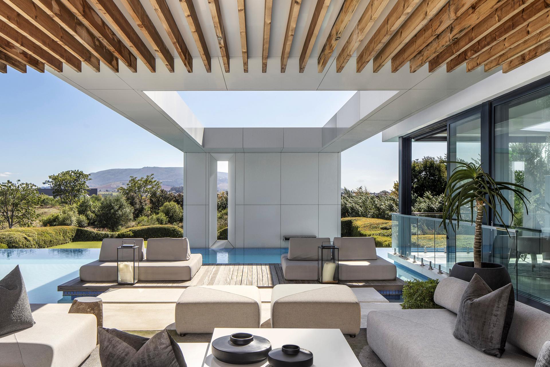 Winelands Villa - image 13