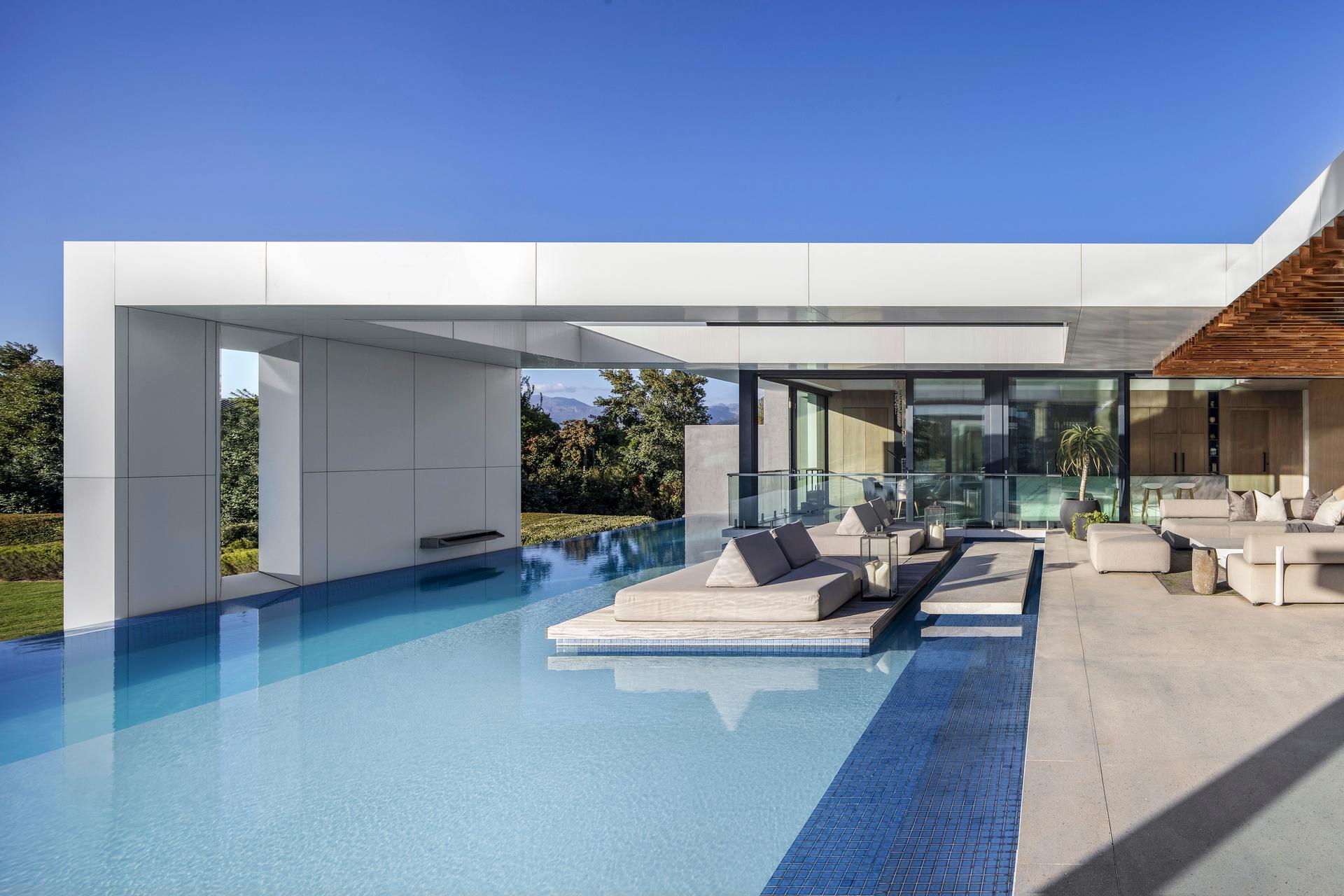 Winelands Villa - image 14