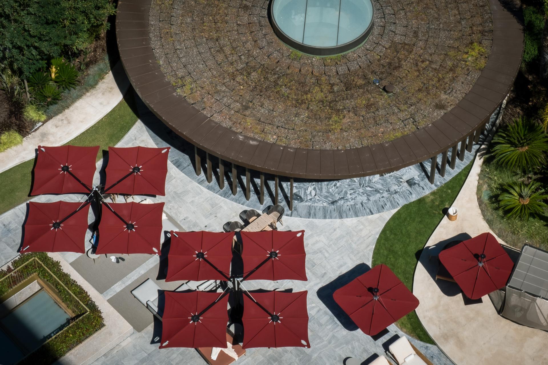 Ritz Pool Bar - image 5