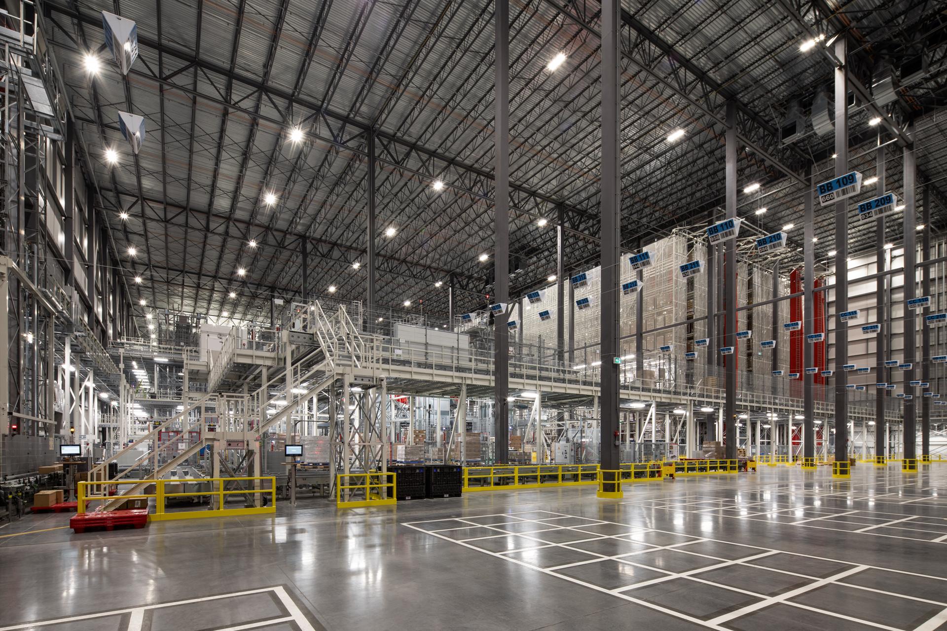 METRO Distribution Centre - image 24