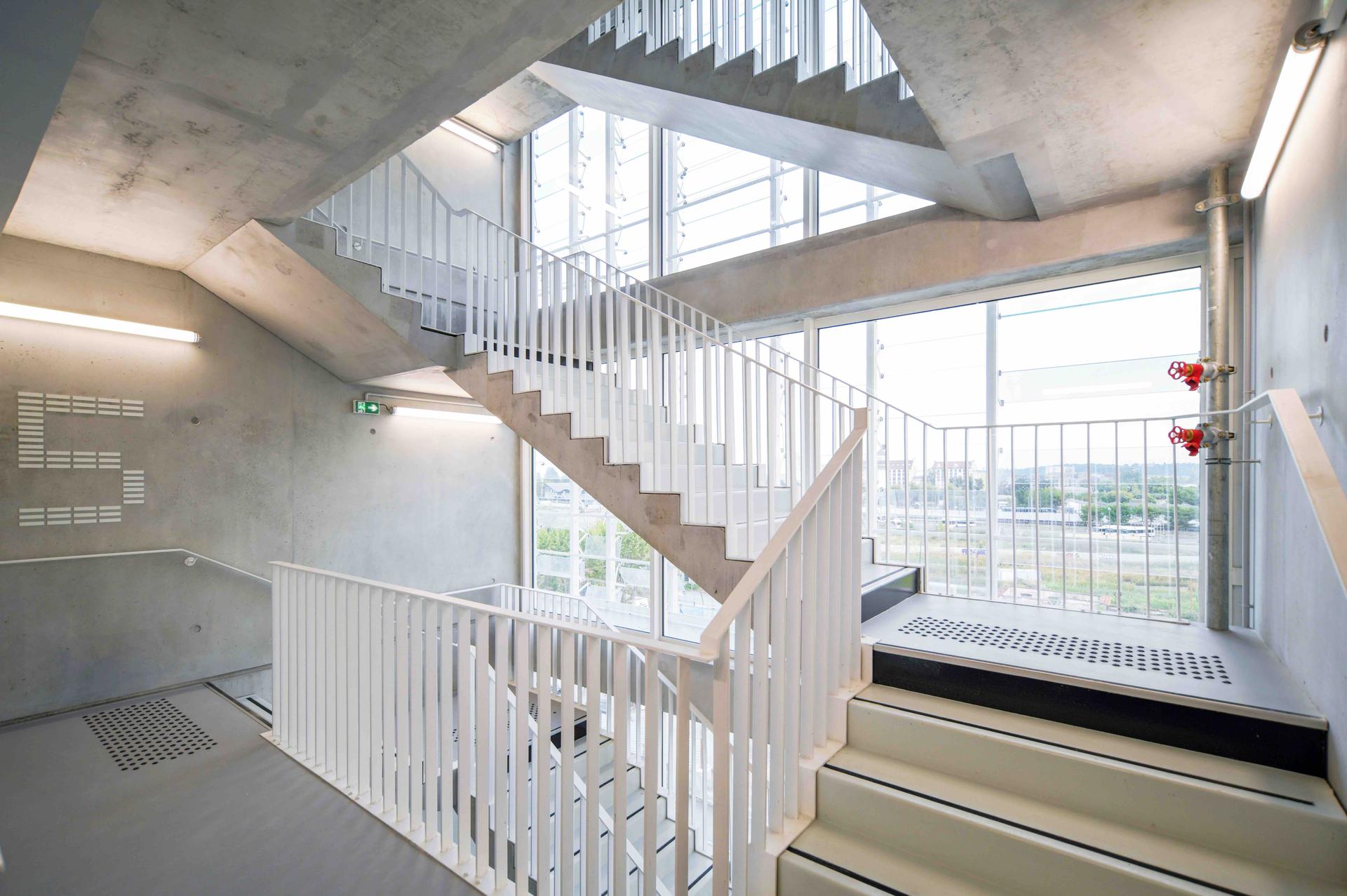 ESSCA School of Management Bordeaux - image 3
