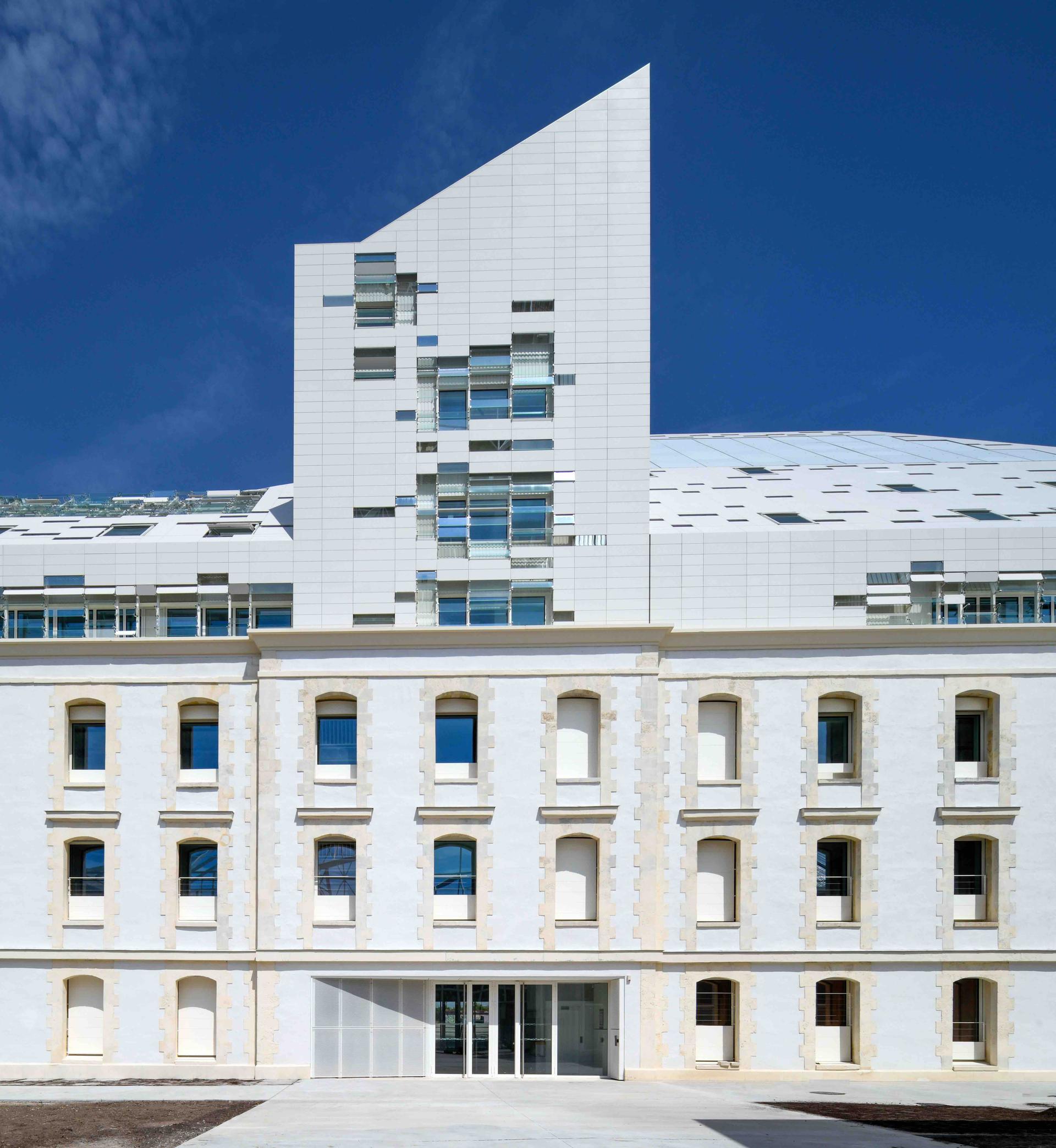 ESSCA School of Management Bordeaux - image 8
