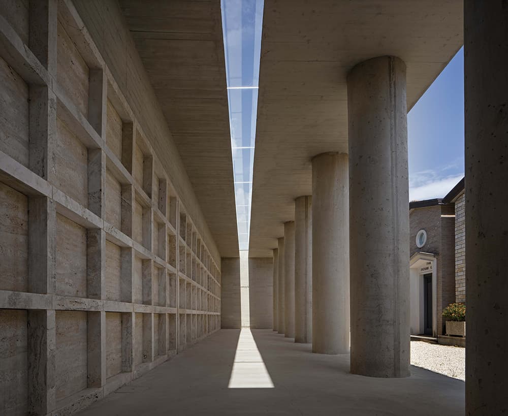 Extension and new “Chapel of the sacred landscape” in the Valfabbrica cemetery - image 9