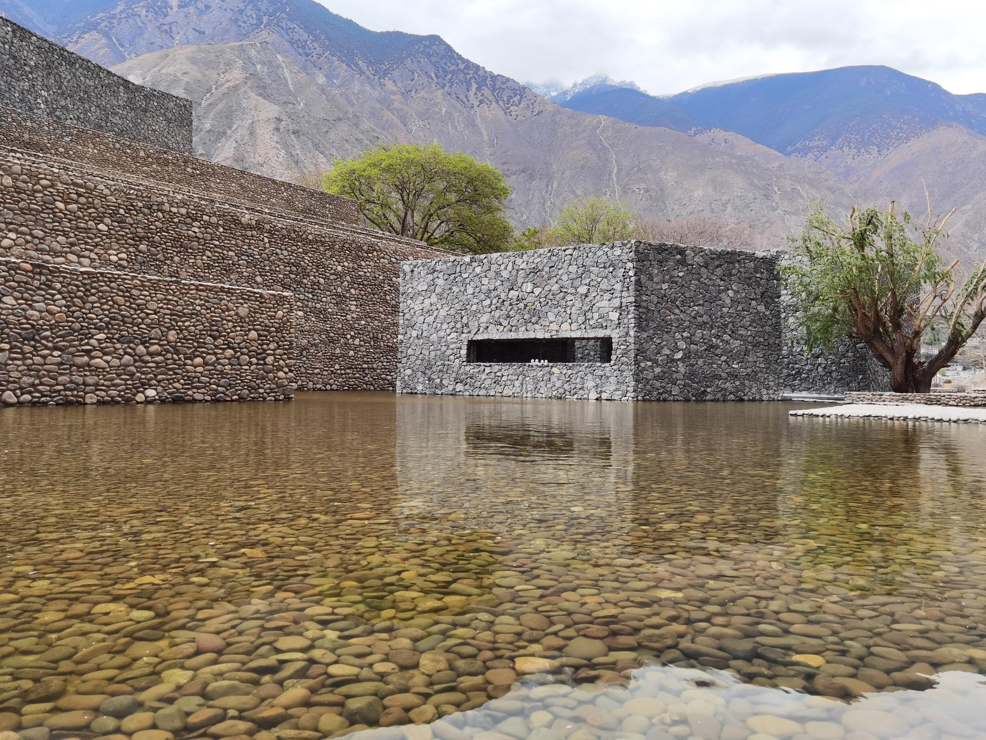 HIDE, A Link between Mountain and River Embedded in Nature --- Quzika 1865 Winery complex - image 10