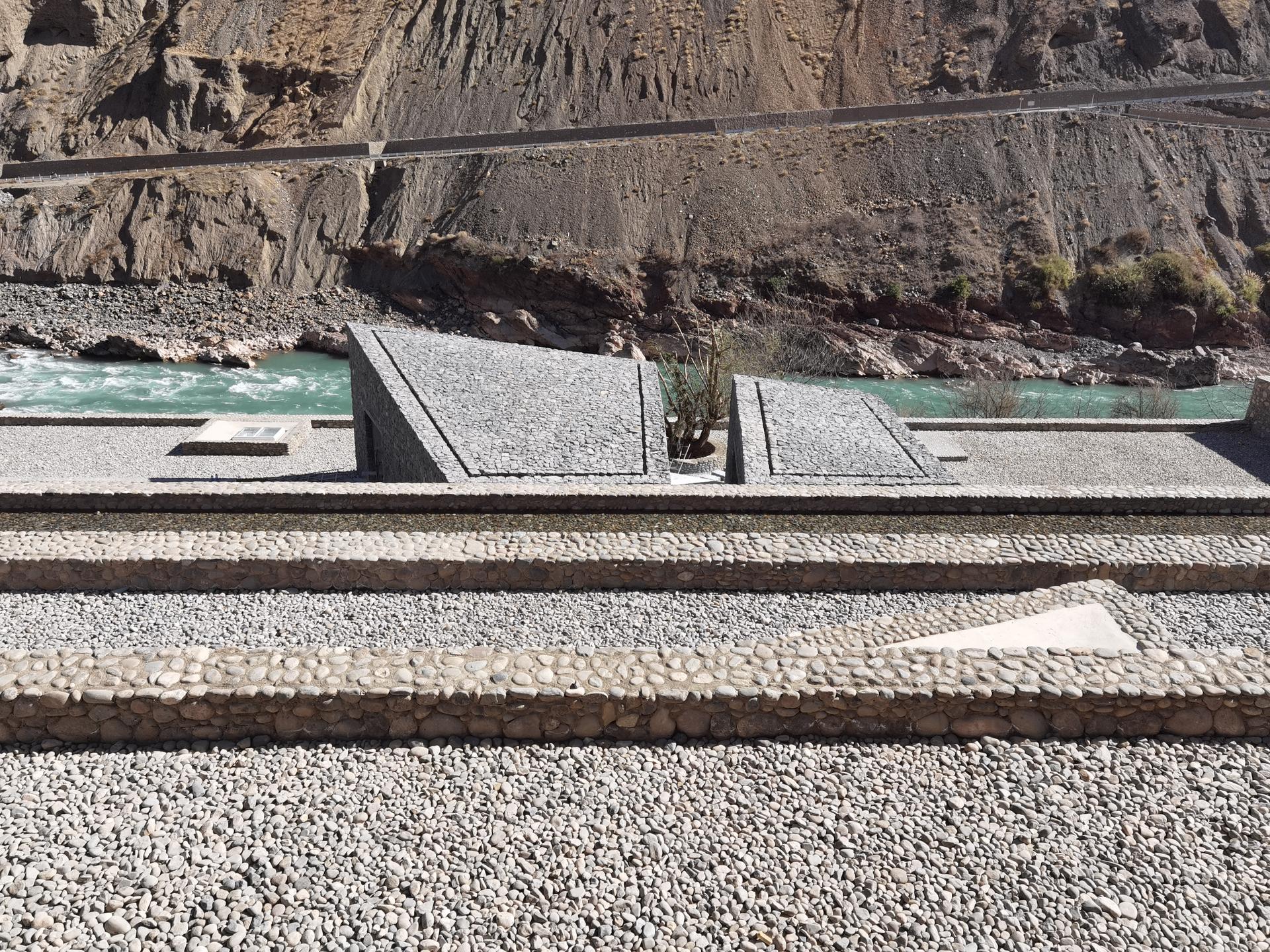 HIDE, A Link between Mountain and River Embedded in Nature --- Quzika 1865 Winery complex - image 15