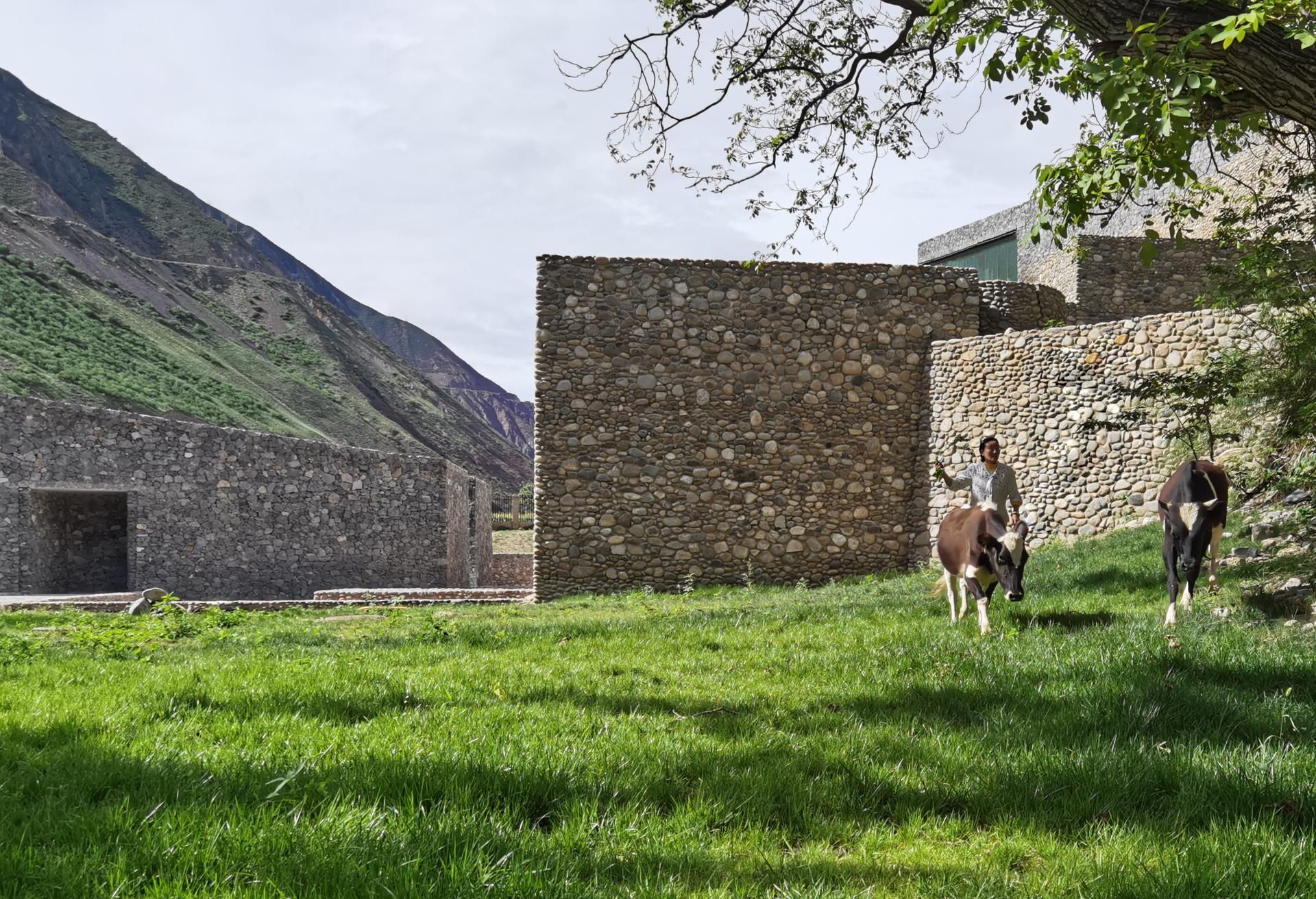 HIDE, A Link between Mountain and River Embedded in Nature --- Quzika 1865 Winery complex - image 17