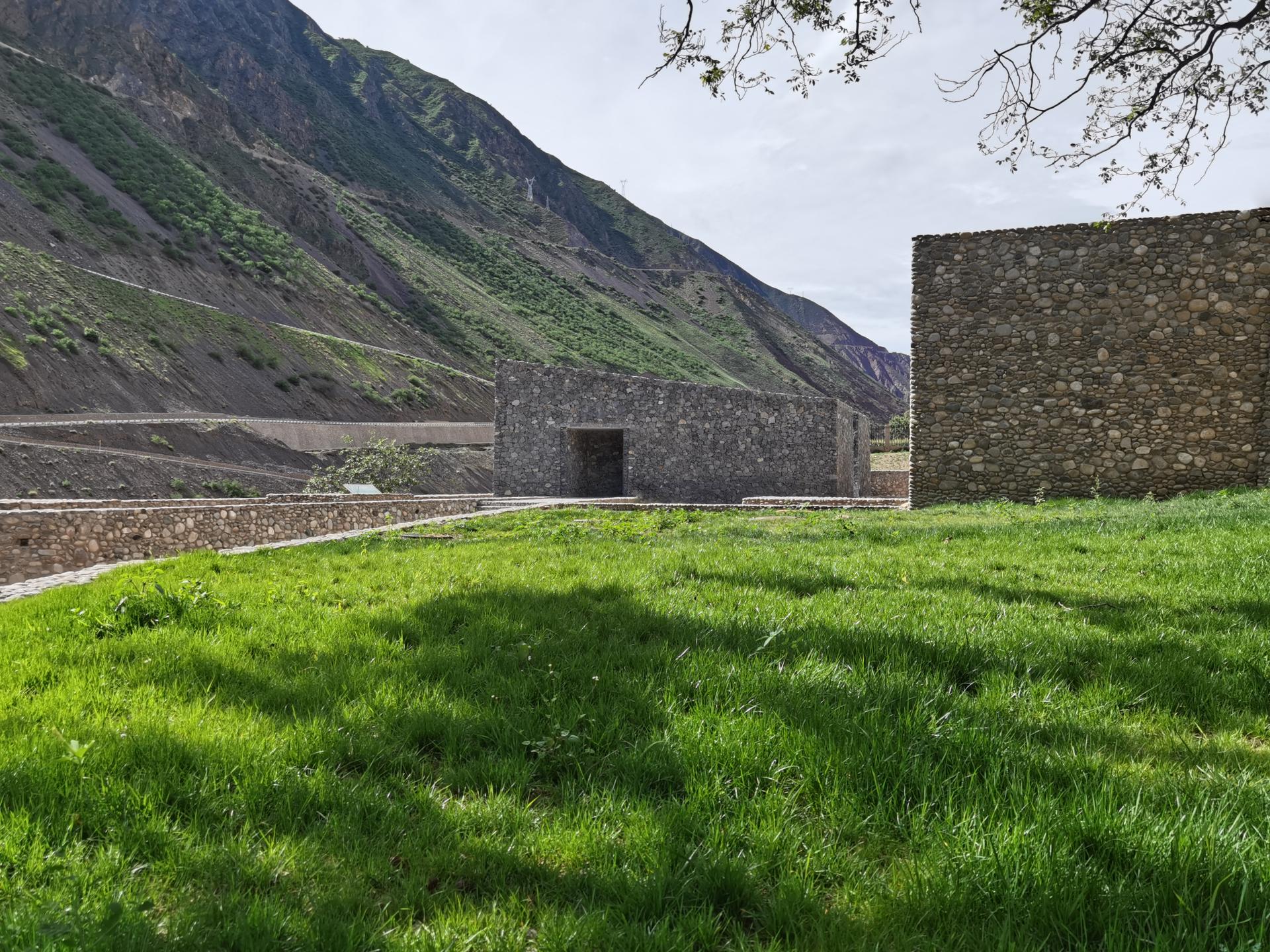 HIDE, A Link between Mountain and River Embedded in Nature --- Quzika 1865 Winery complex - image 23