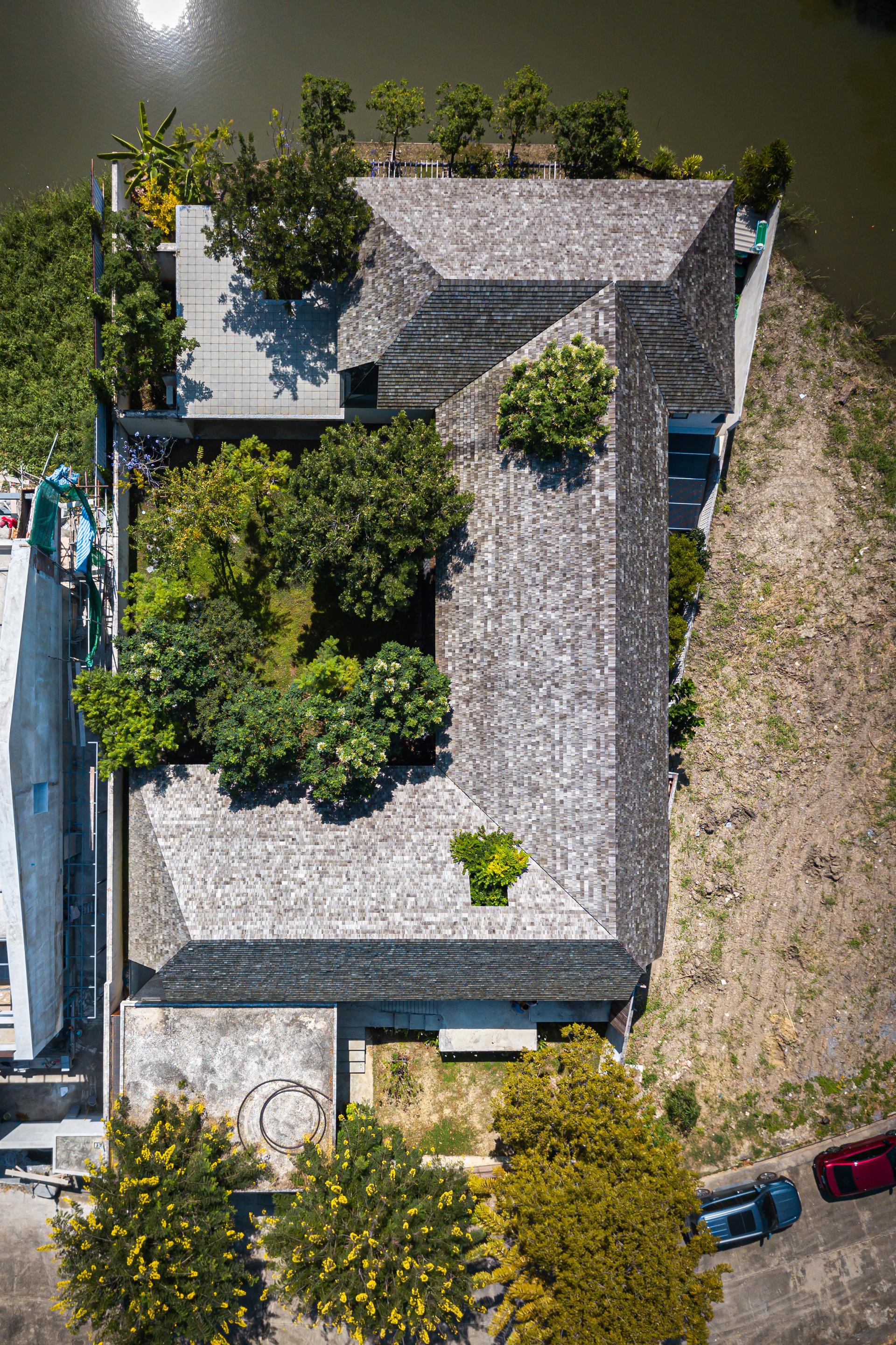 Seen House - image 3