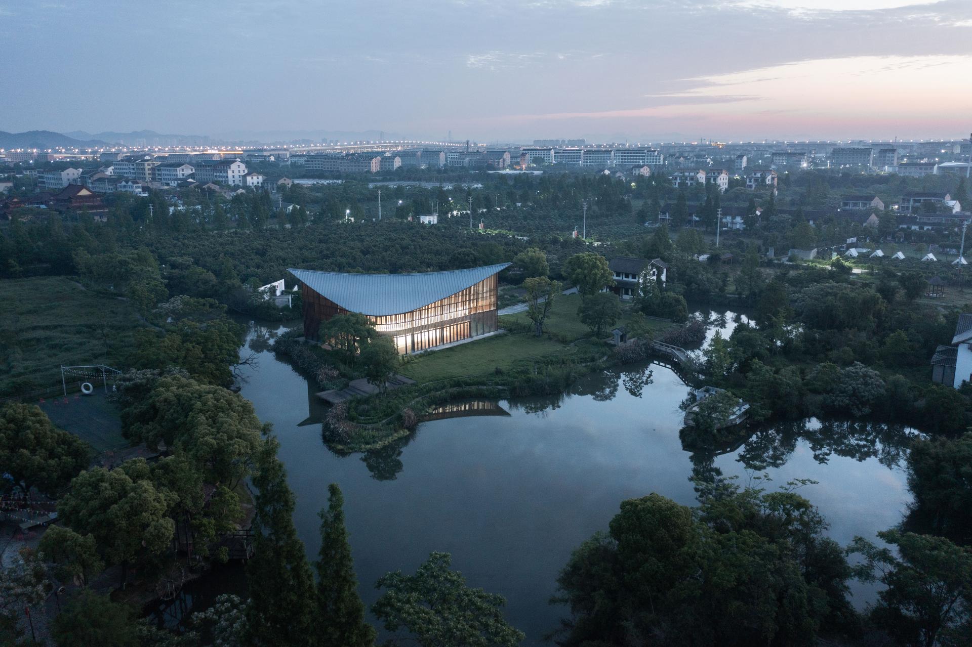Four-leaf clover hall - image 2