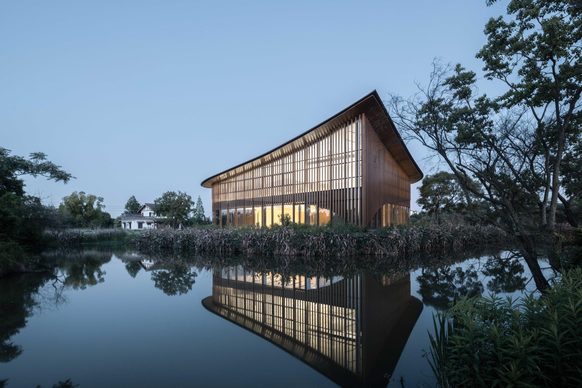 Four-leaf clover hall - image 3
