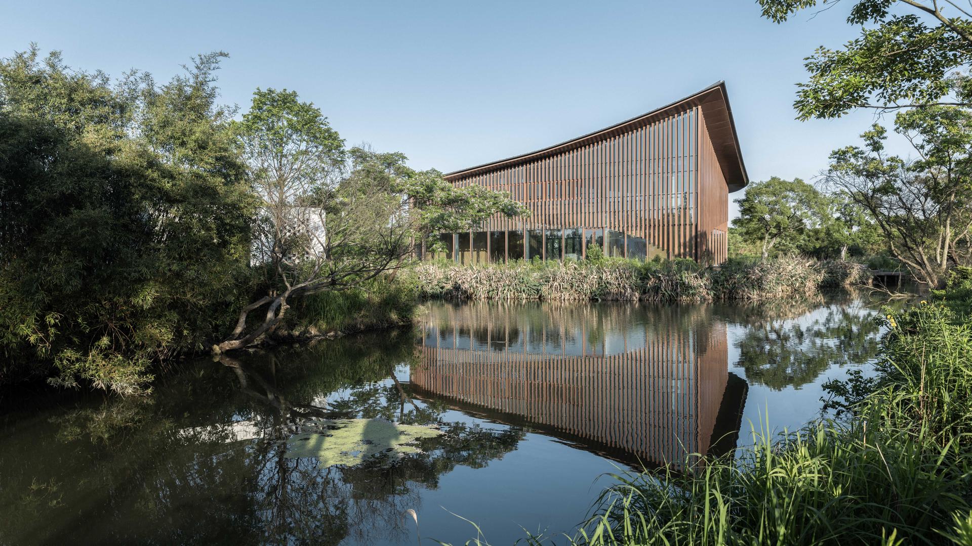 Four-leaf clover hall - image 5