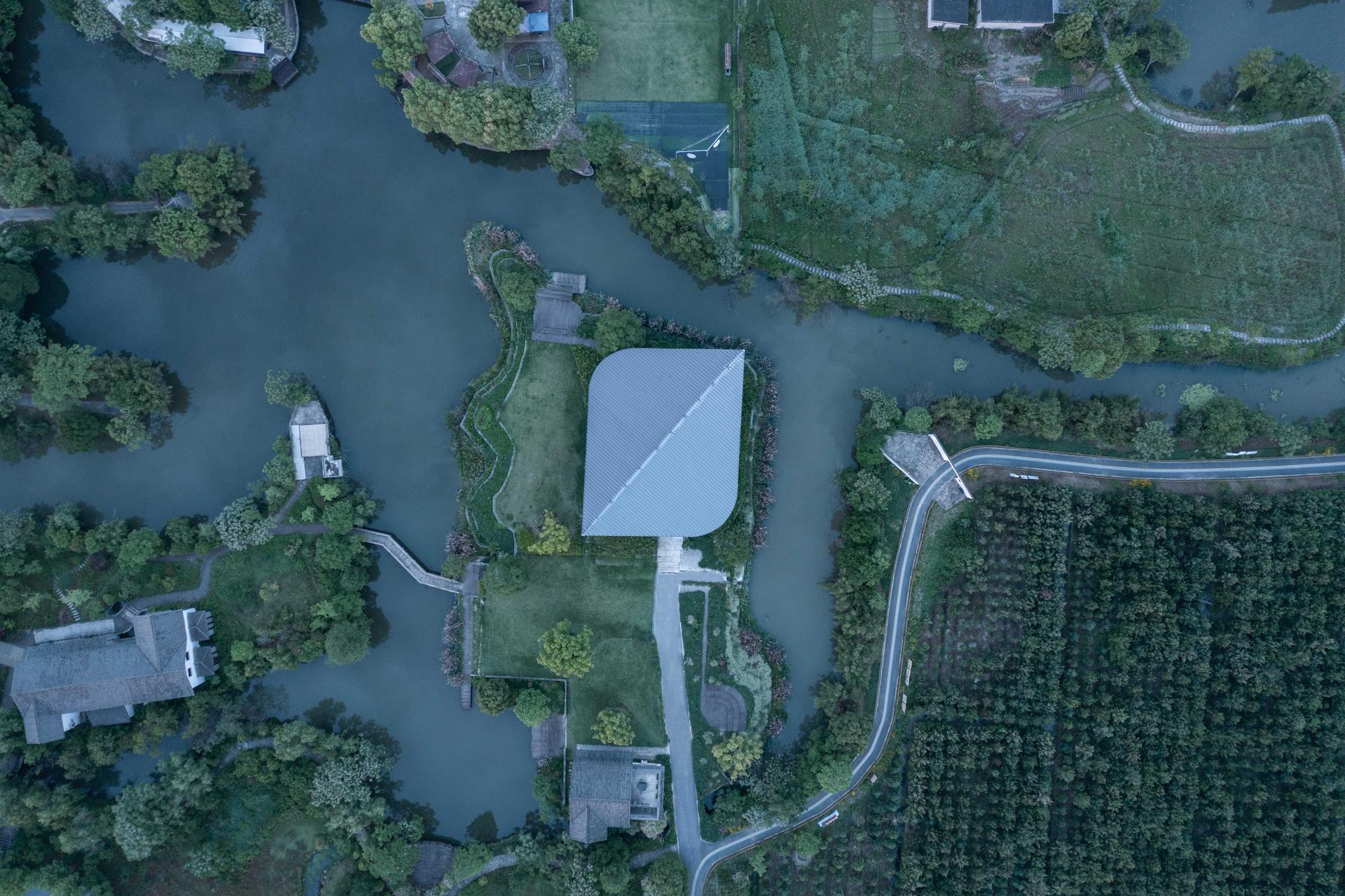 Four-leaf clover hall - image 6