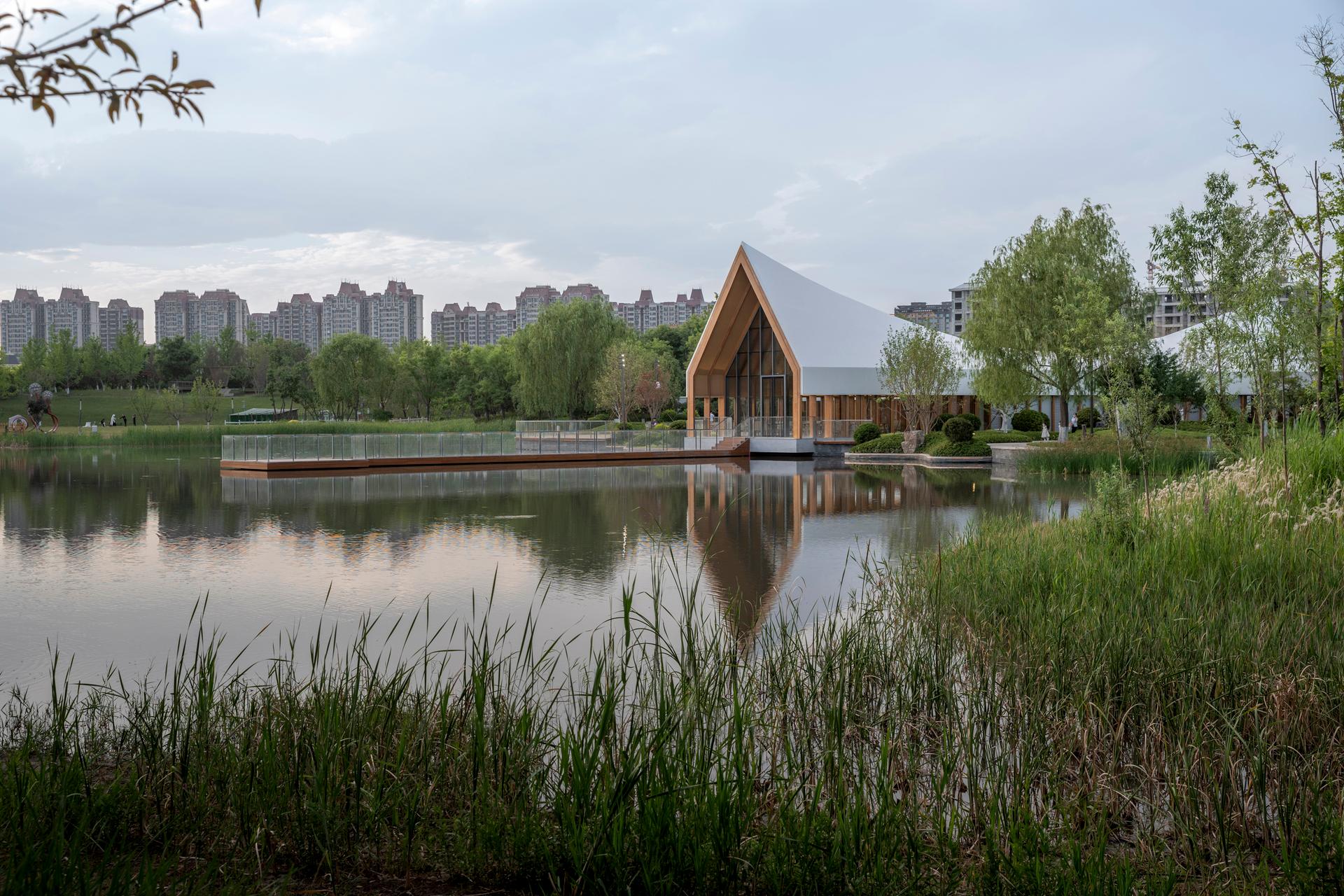 LONGHE CENTRAL PARK LAKESIDE RESTAURANT - image 6
