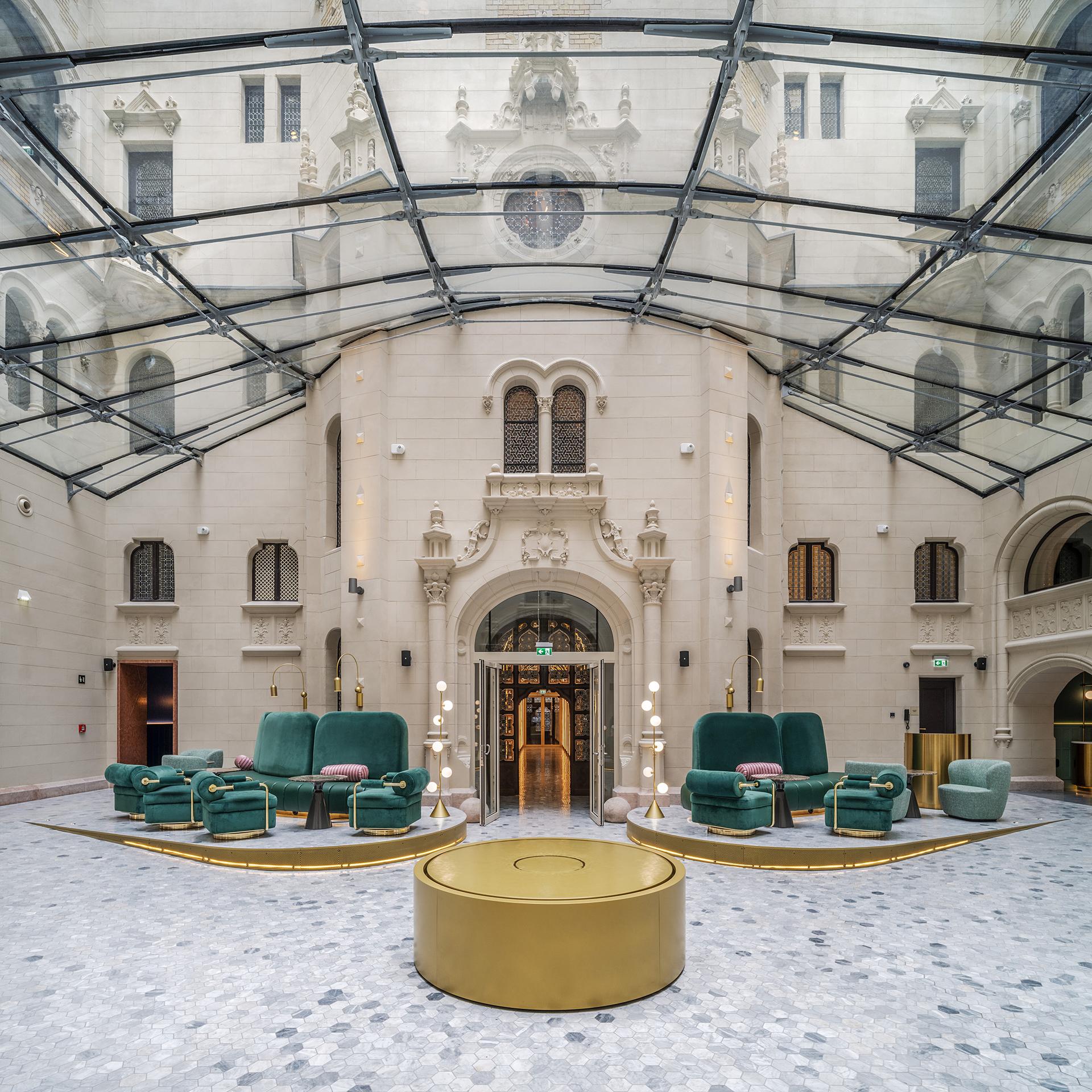 Reconciling periods – A contemporary glass roof in a heritage building - image 6