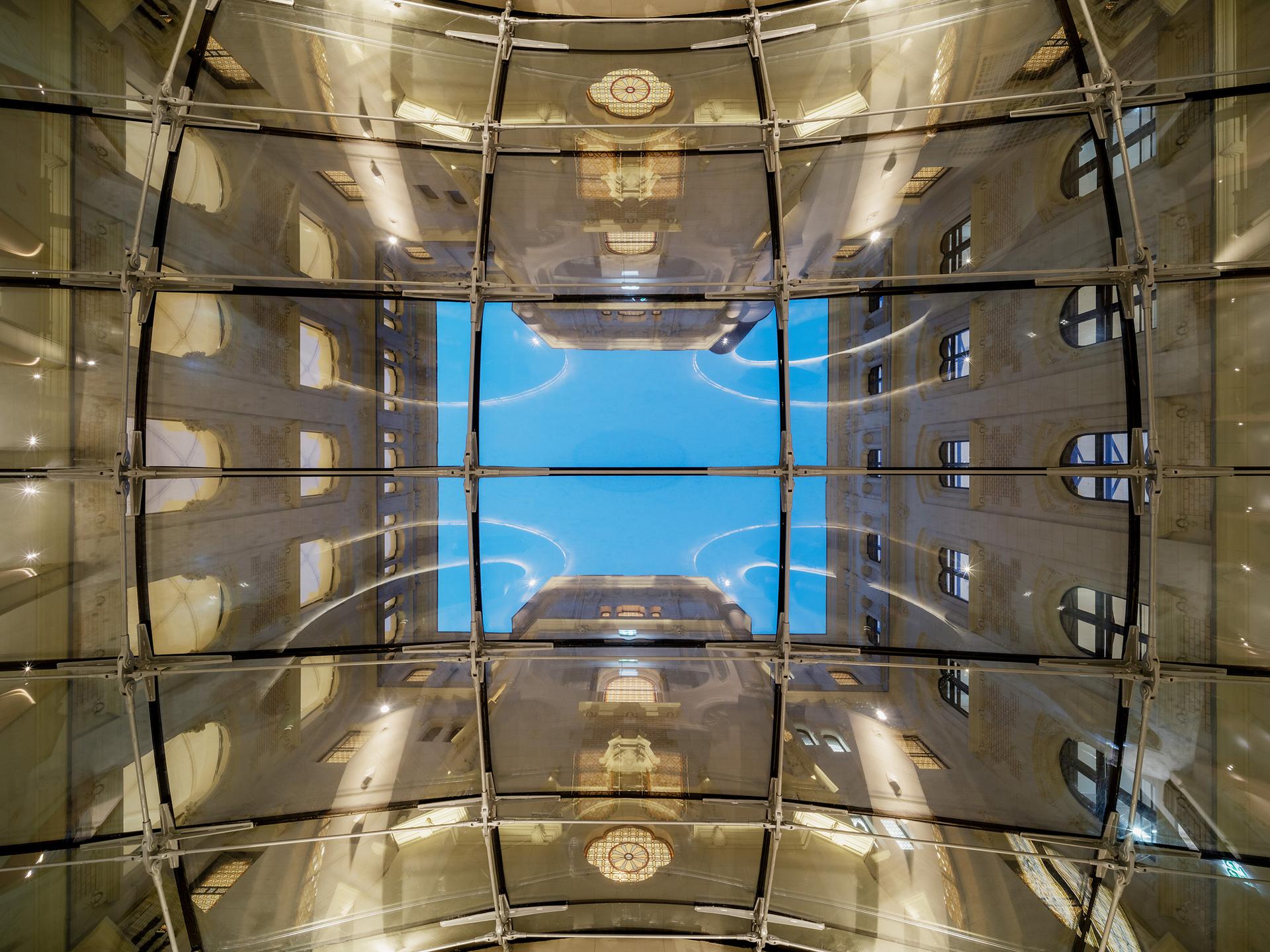 Reconciling periods – A contemporary glass roof in a heritage building