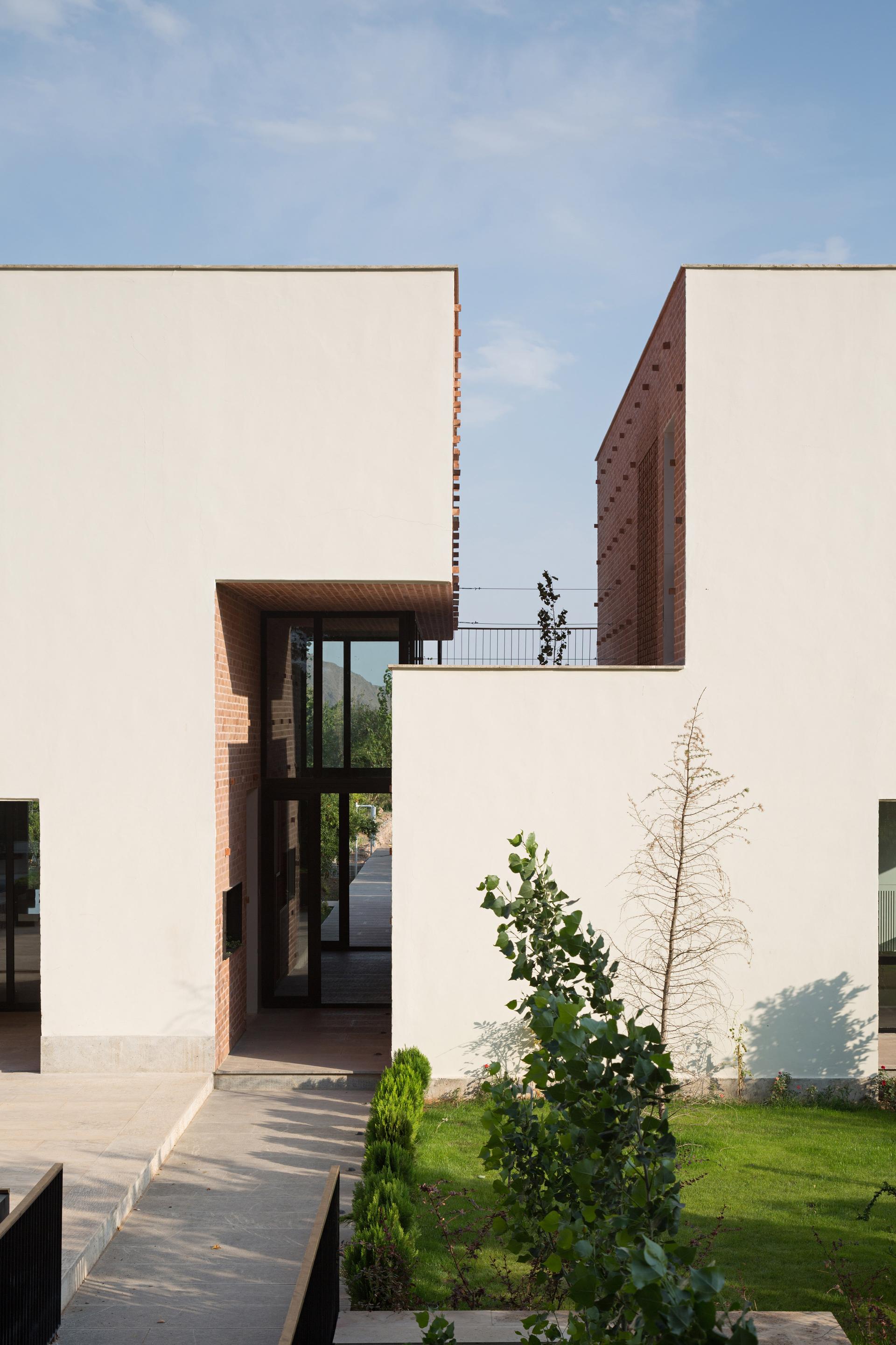 Narbon Villa - image 4