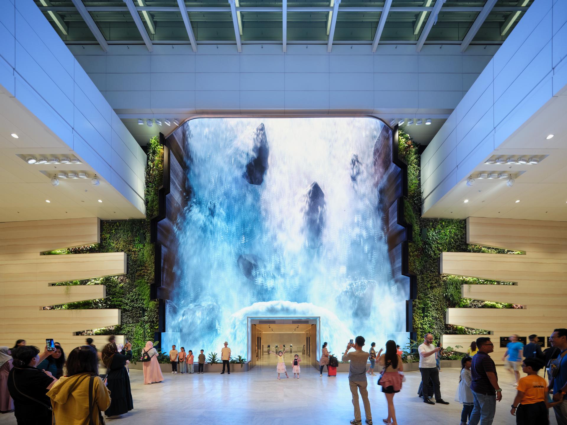 Changi Airport Terminal 2 - image 8