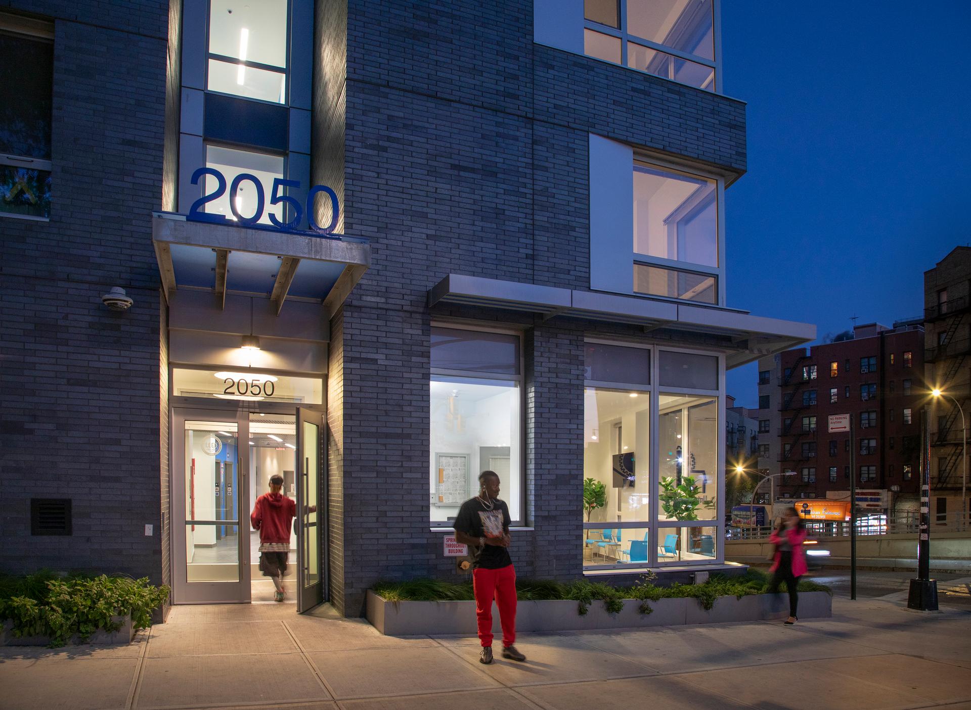 2050 GRAND CONCOURSE - image 3