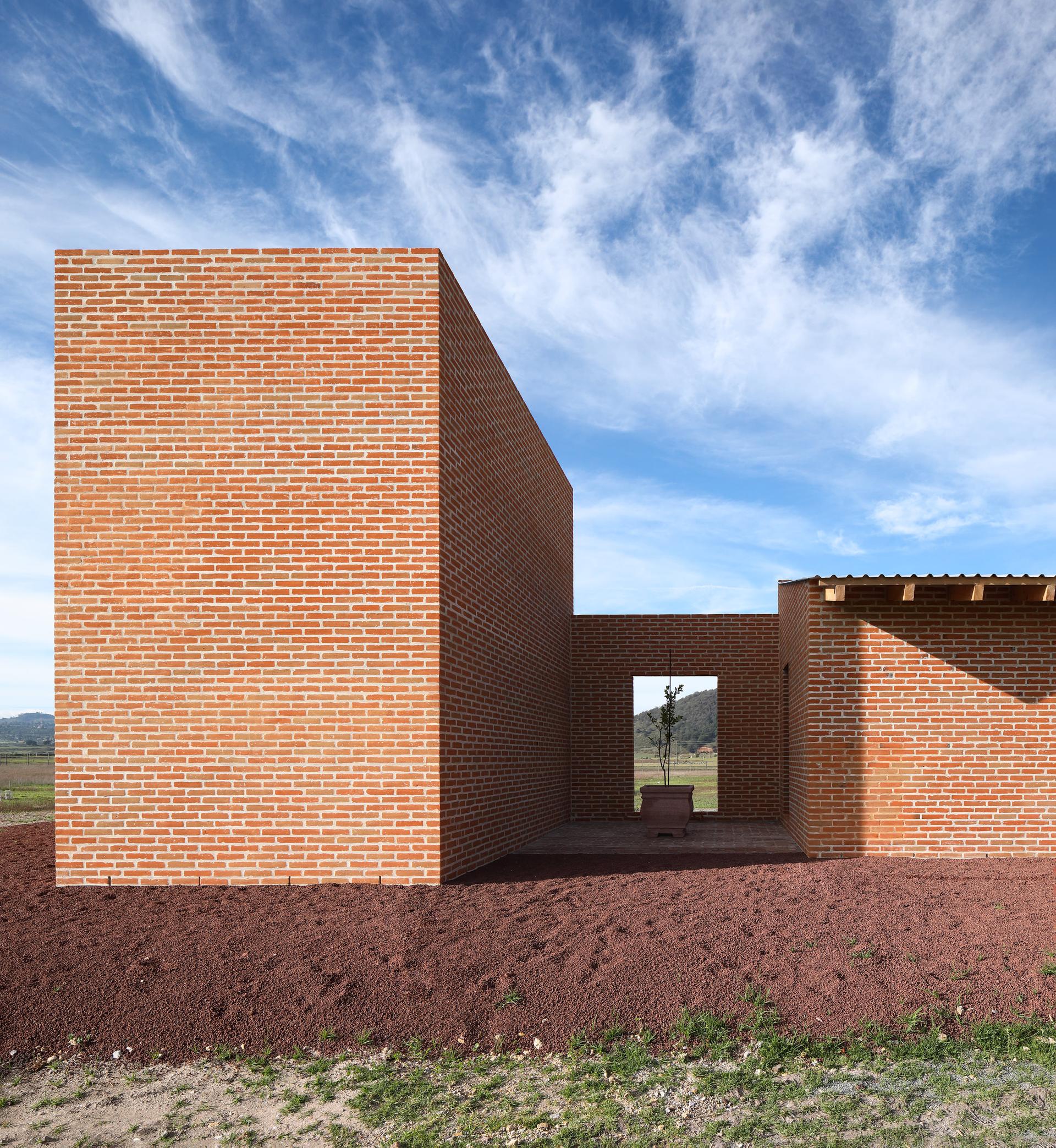 House in Singuilucan - image 8