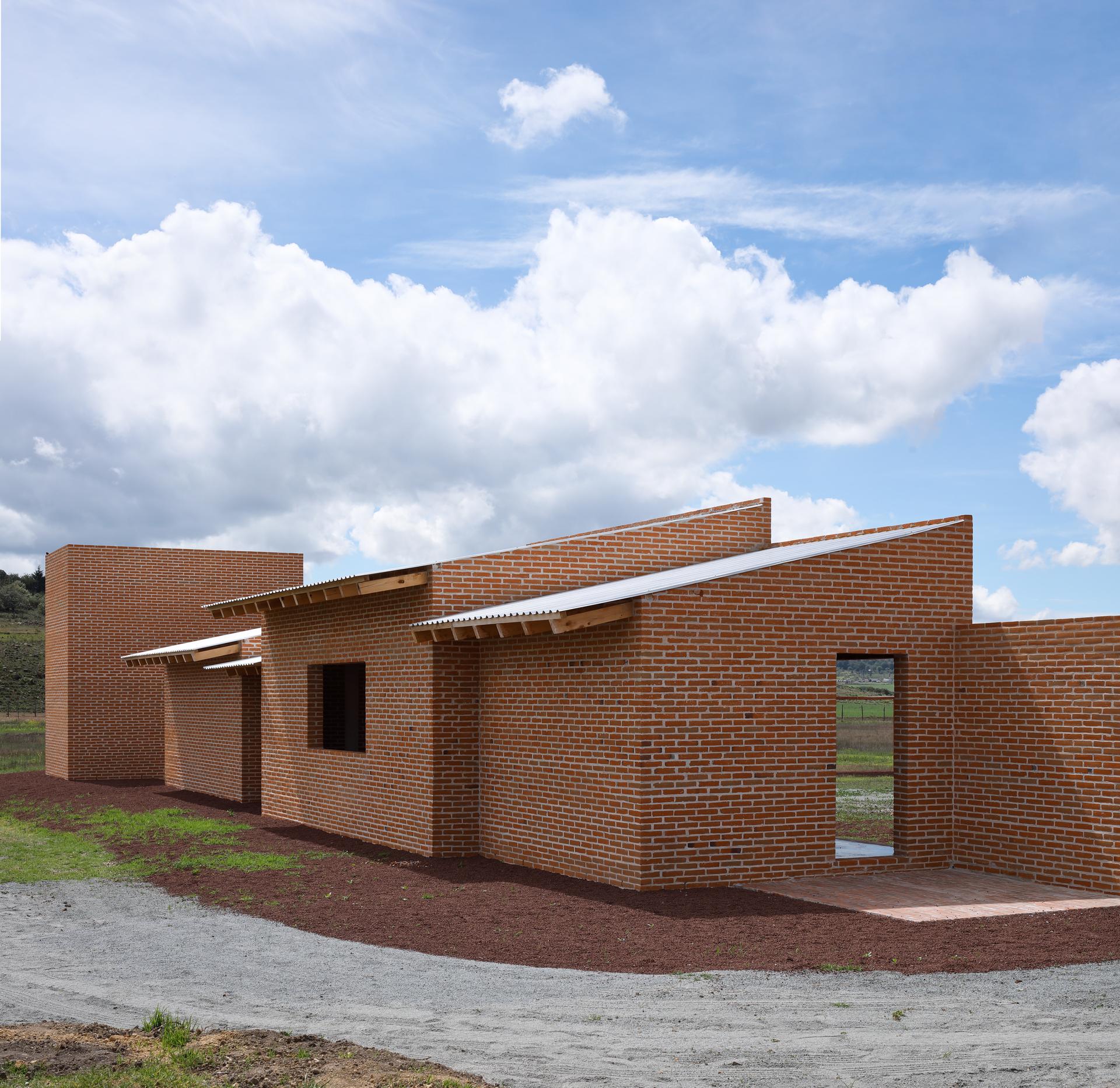 House in Singuilucan - image 10